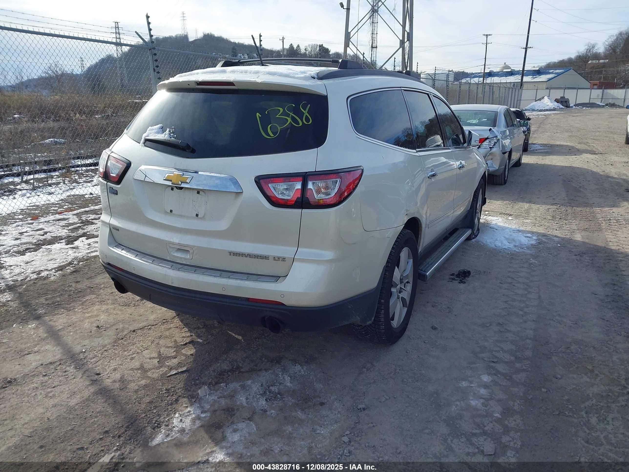 CHEVROLET TRAVERSE image 4