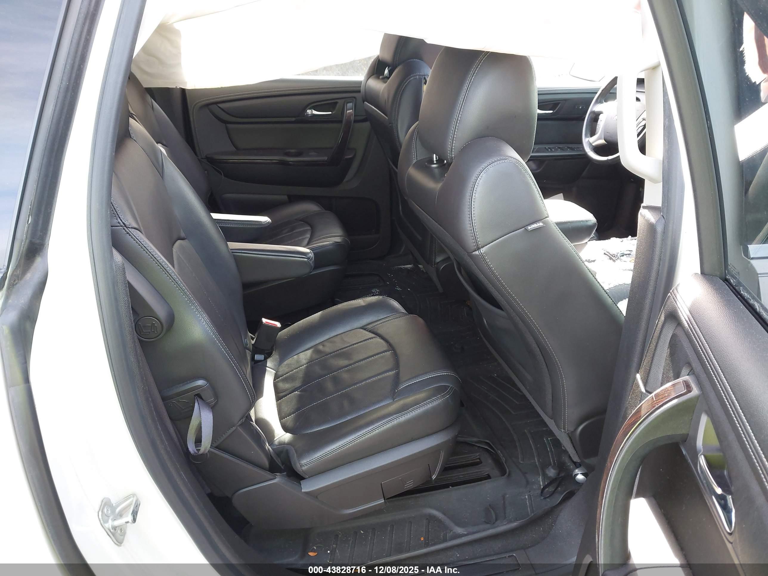 CHEVROLET TRAVERSE image 8