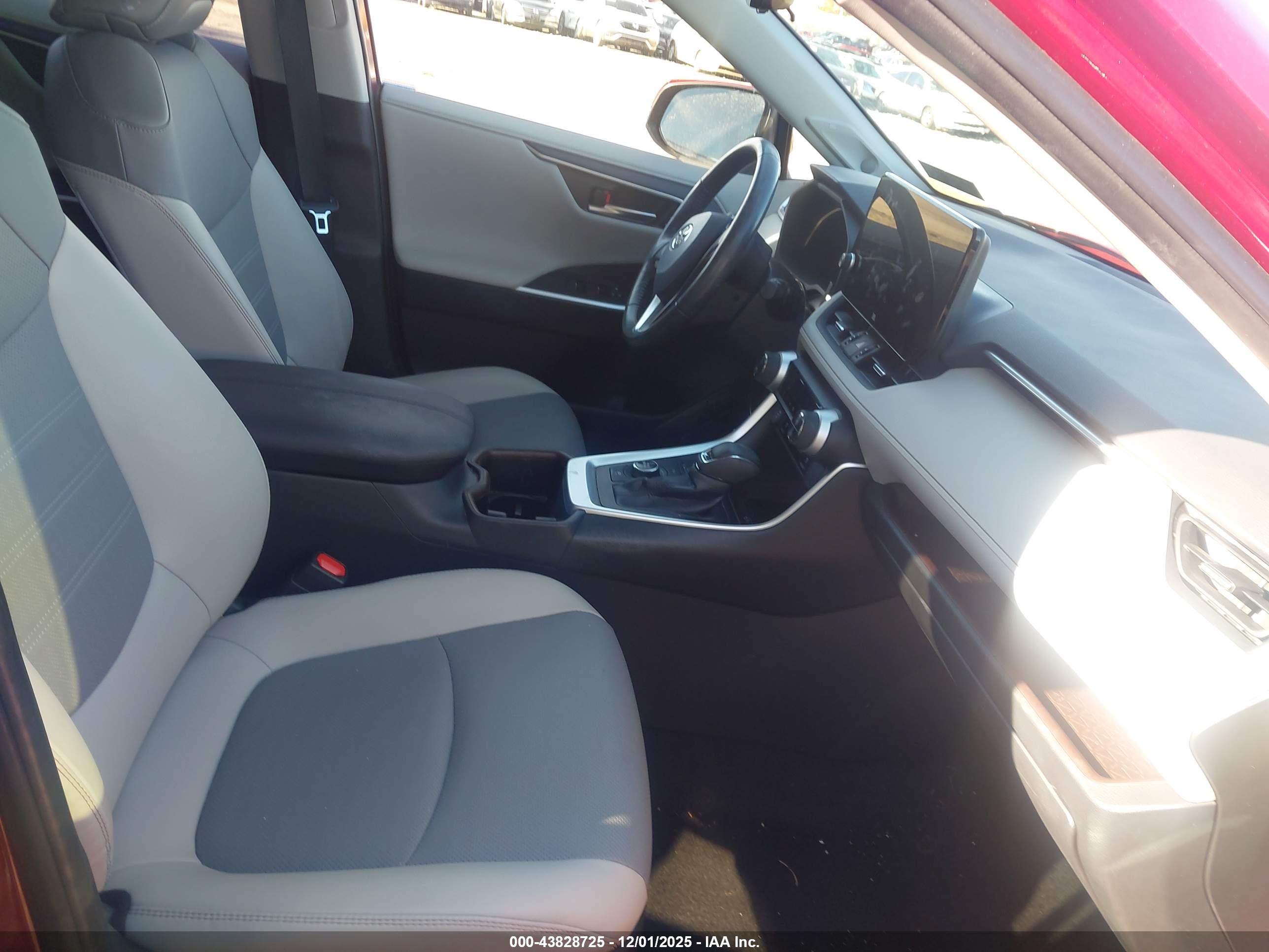 TOYOTA RAV4 image 5