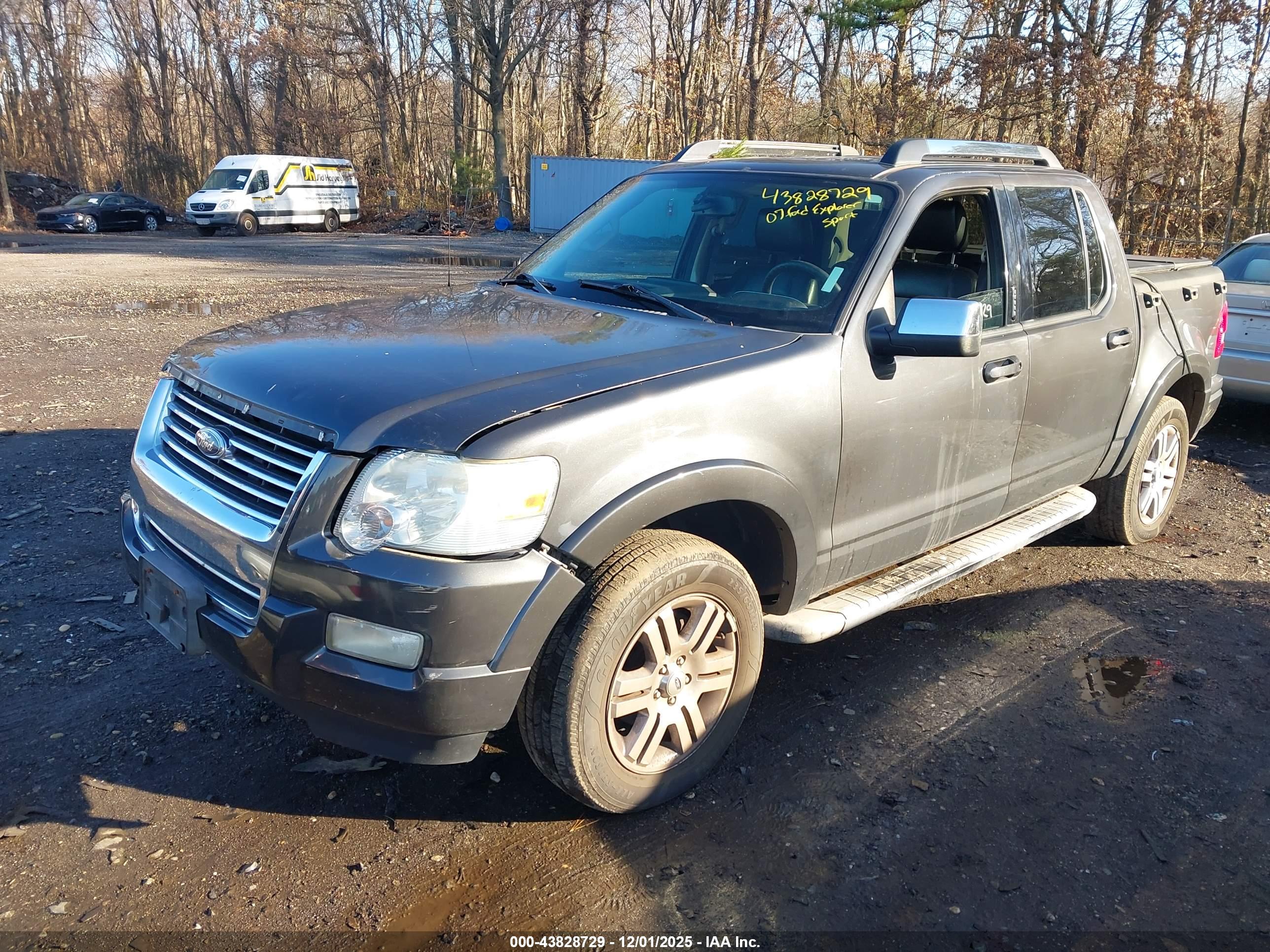 FORD EXPLORER image 2