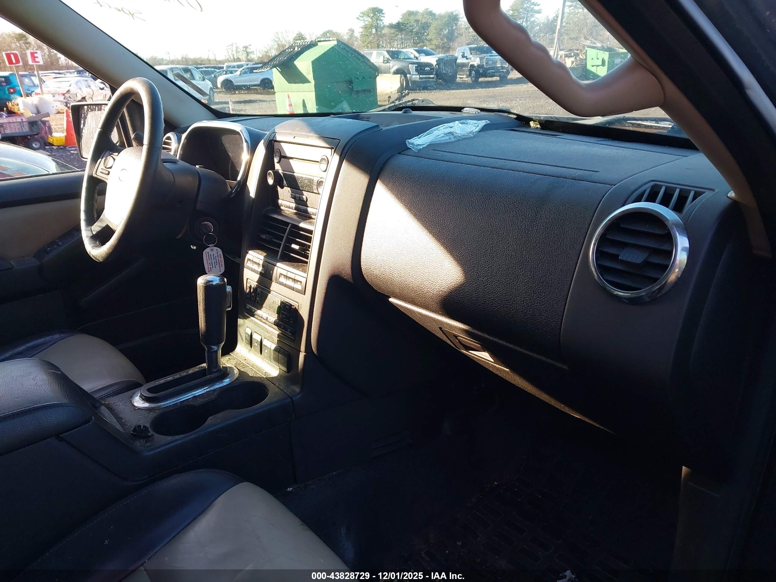 FORD EXPLORER image 5