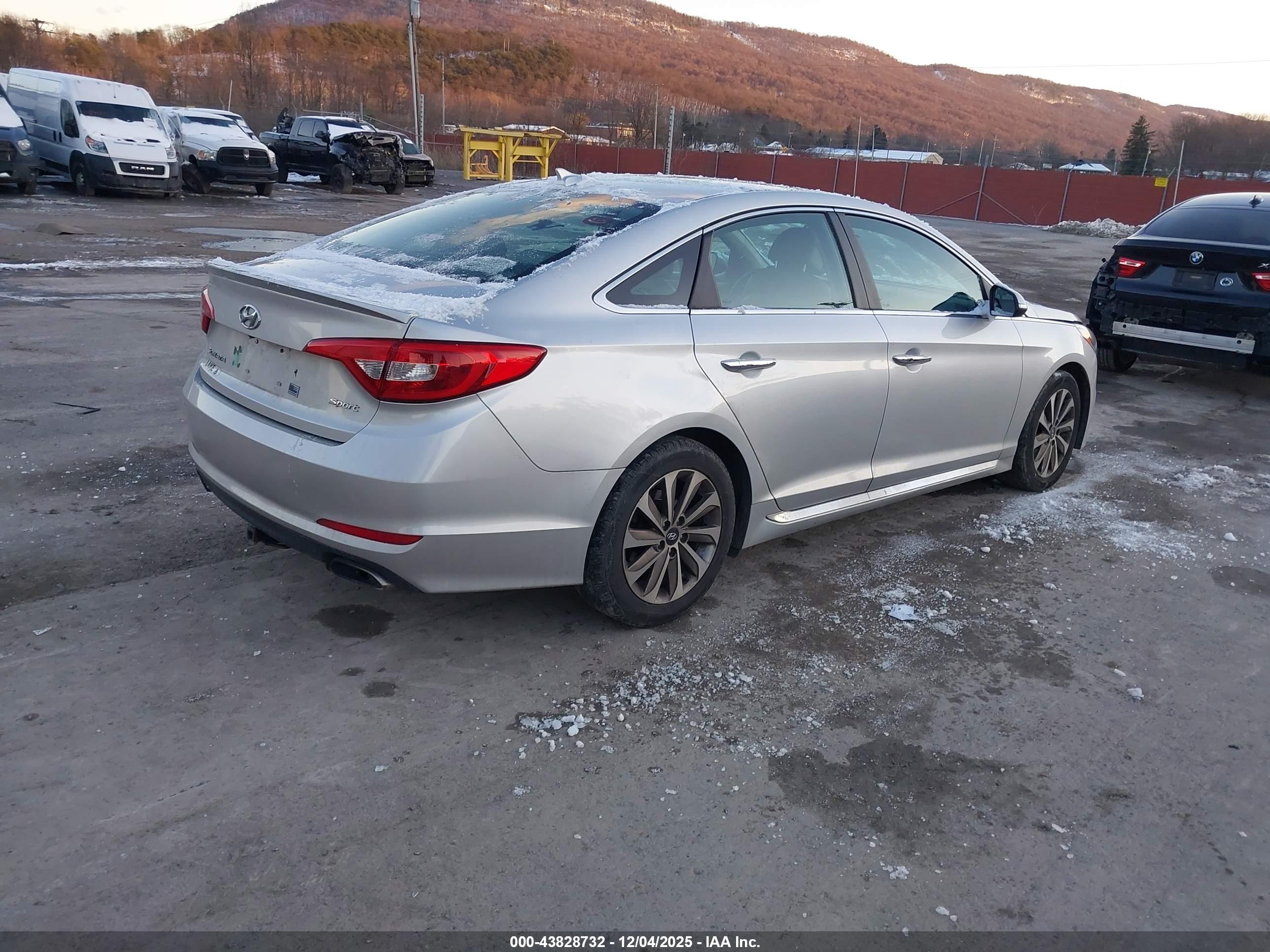 HYUNDAI SONATA image 4