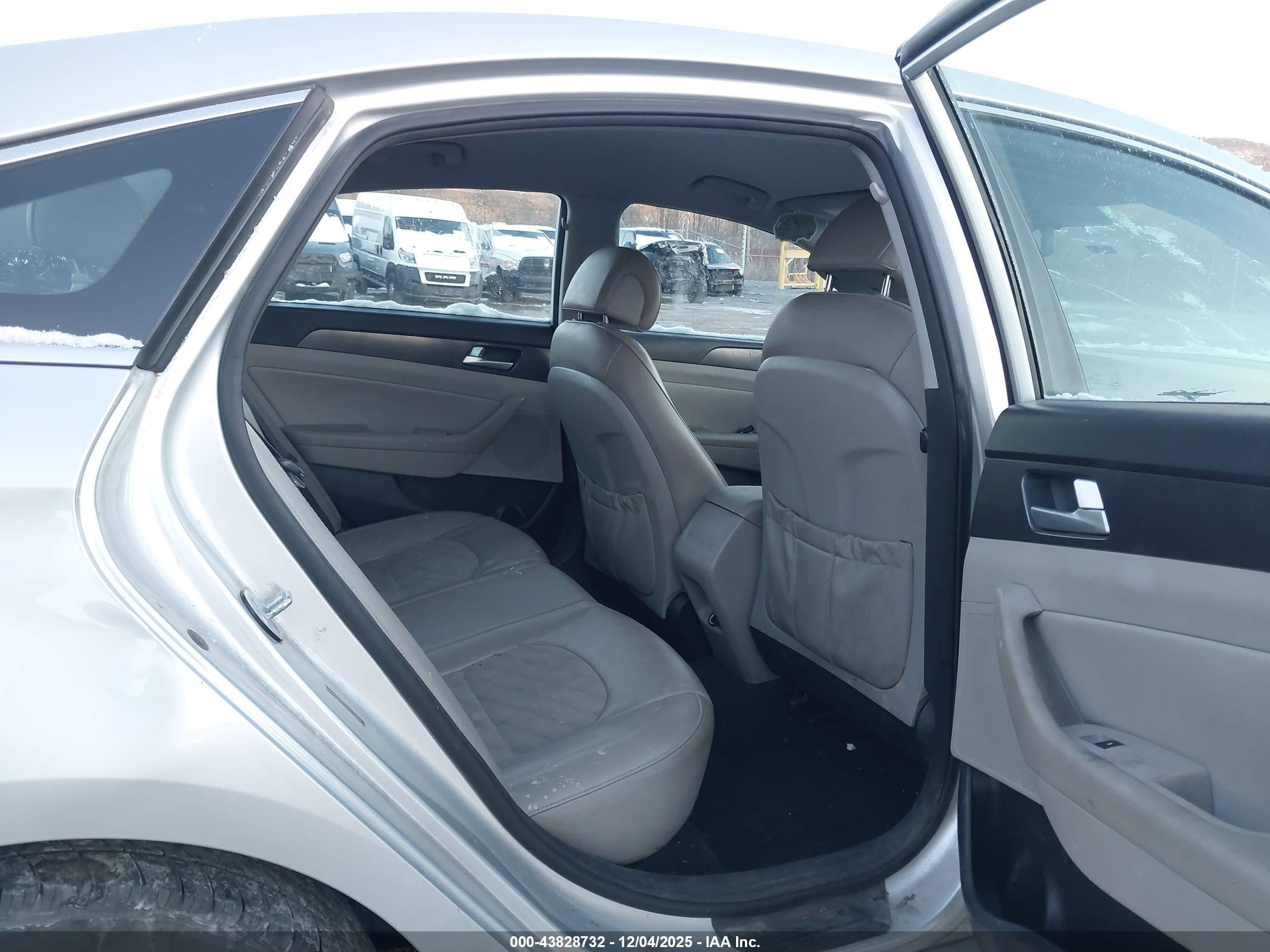 HYUNDAI SONATA image 8