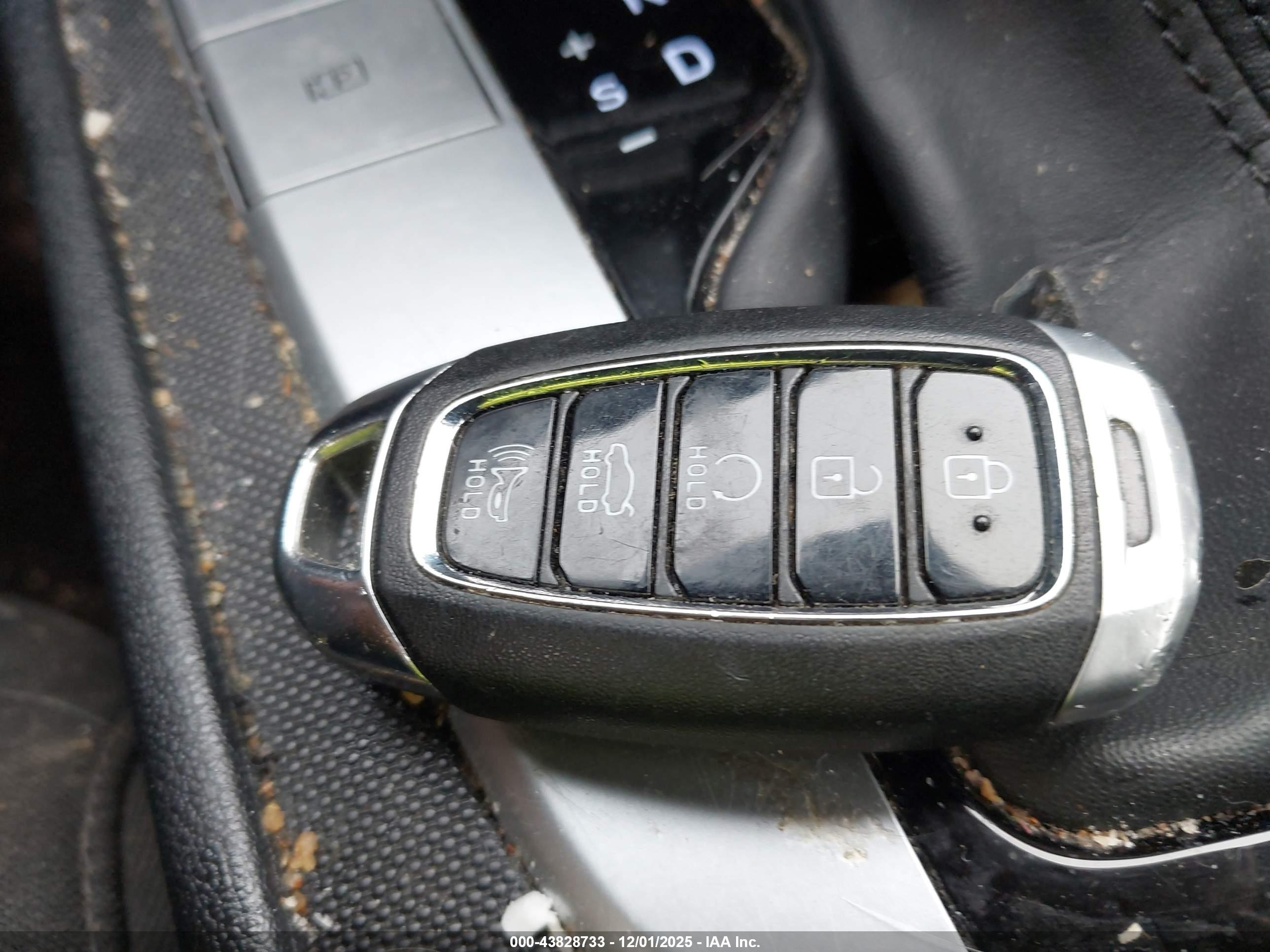 HYUNDAI ELANTRA image 11