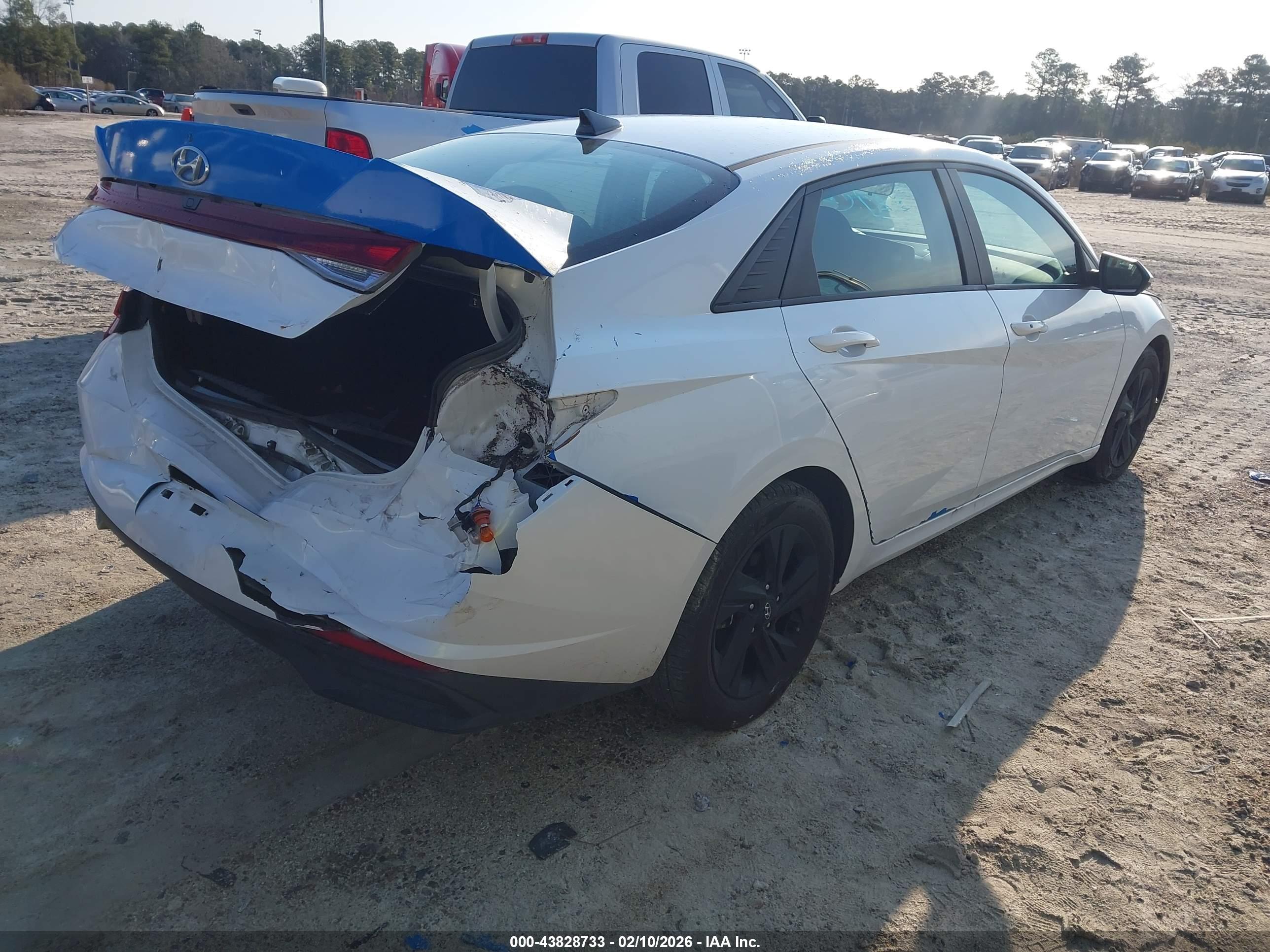 HYUNDAI ELANTRA image 4