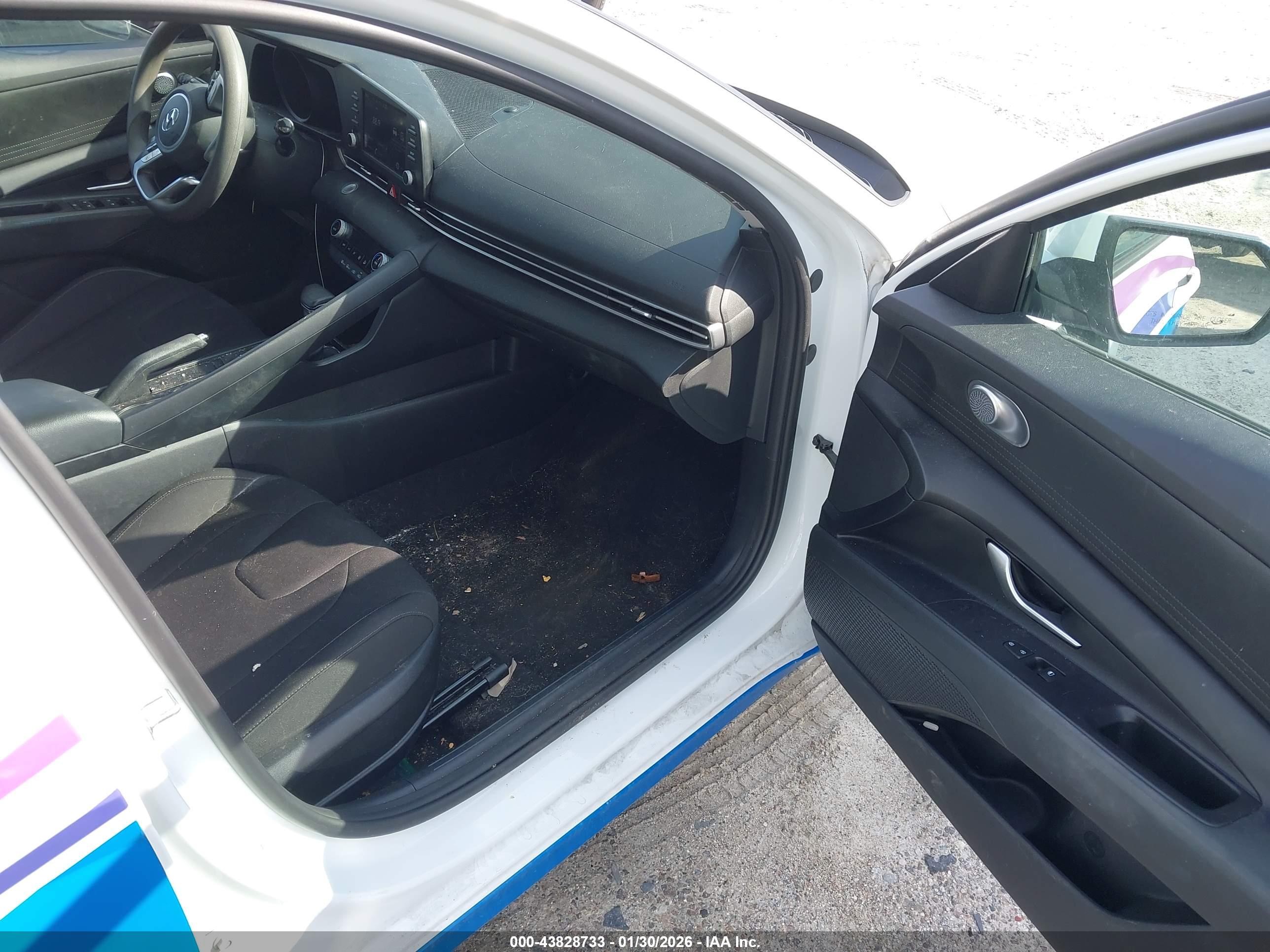 HYUNDAI ELANTRA image 5