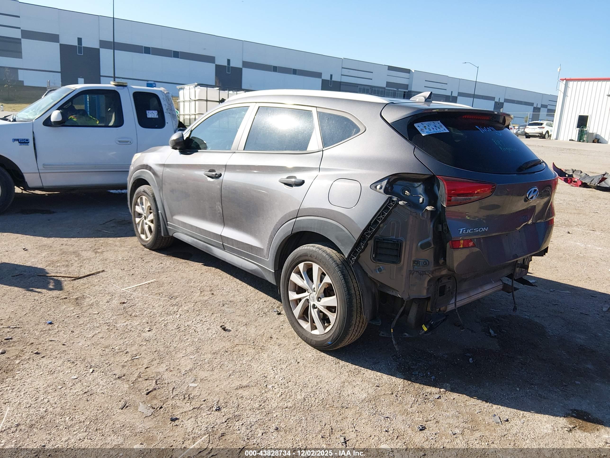 HYUNDAI TUCSON image 3