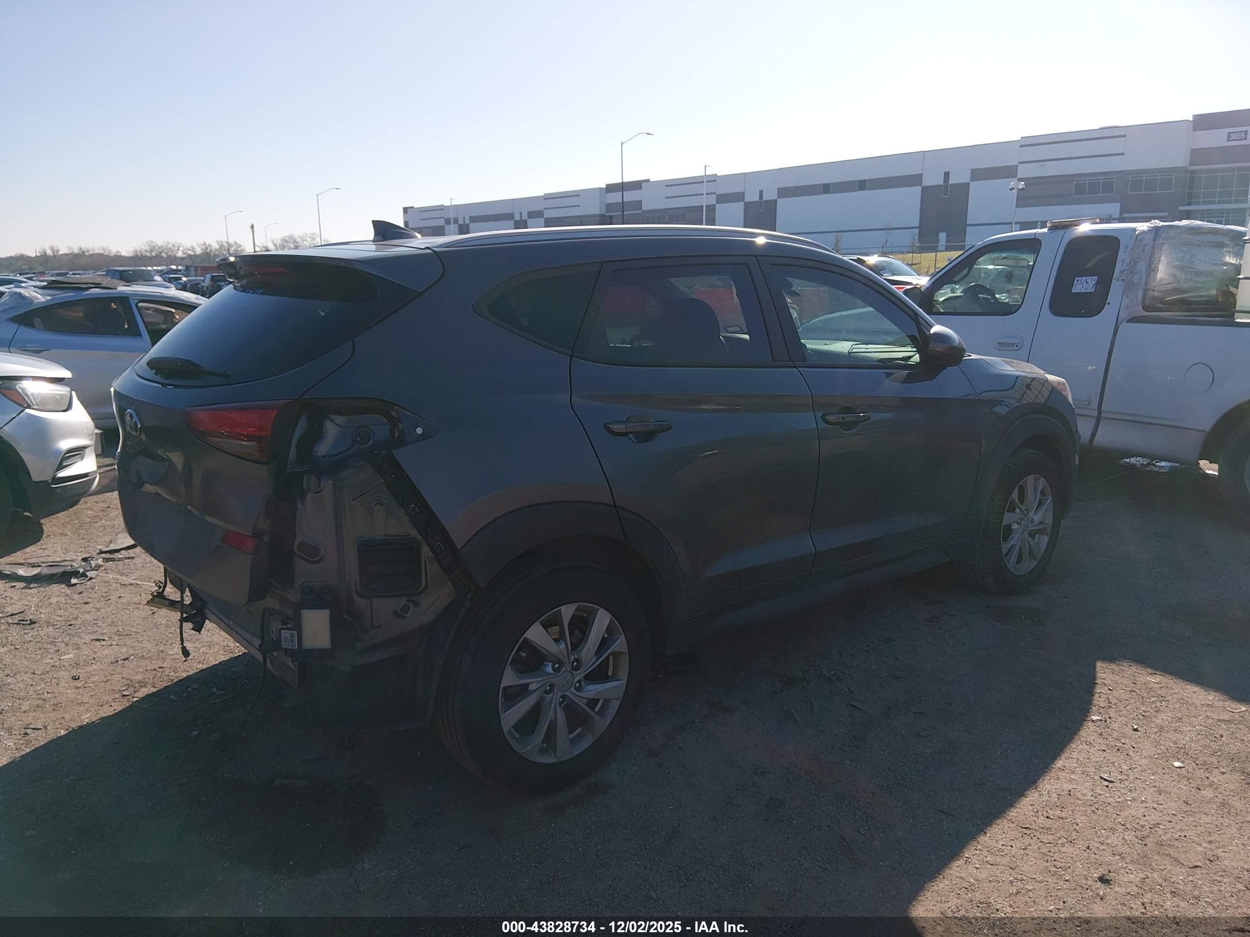 HYUNDAI TUCSON image 4