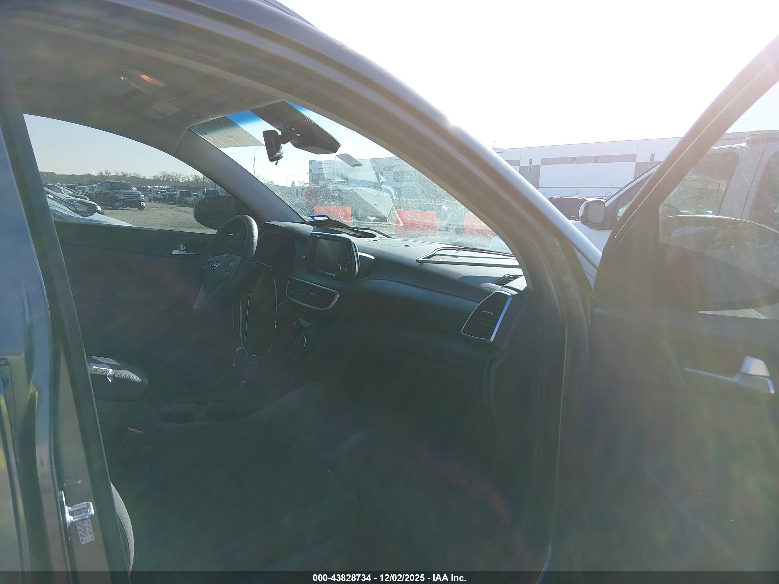 HYUNDAI TUCSON image 5