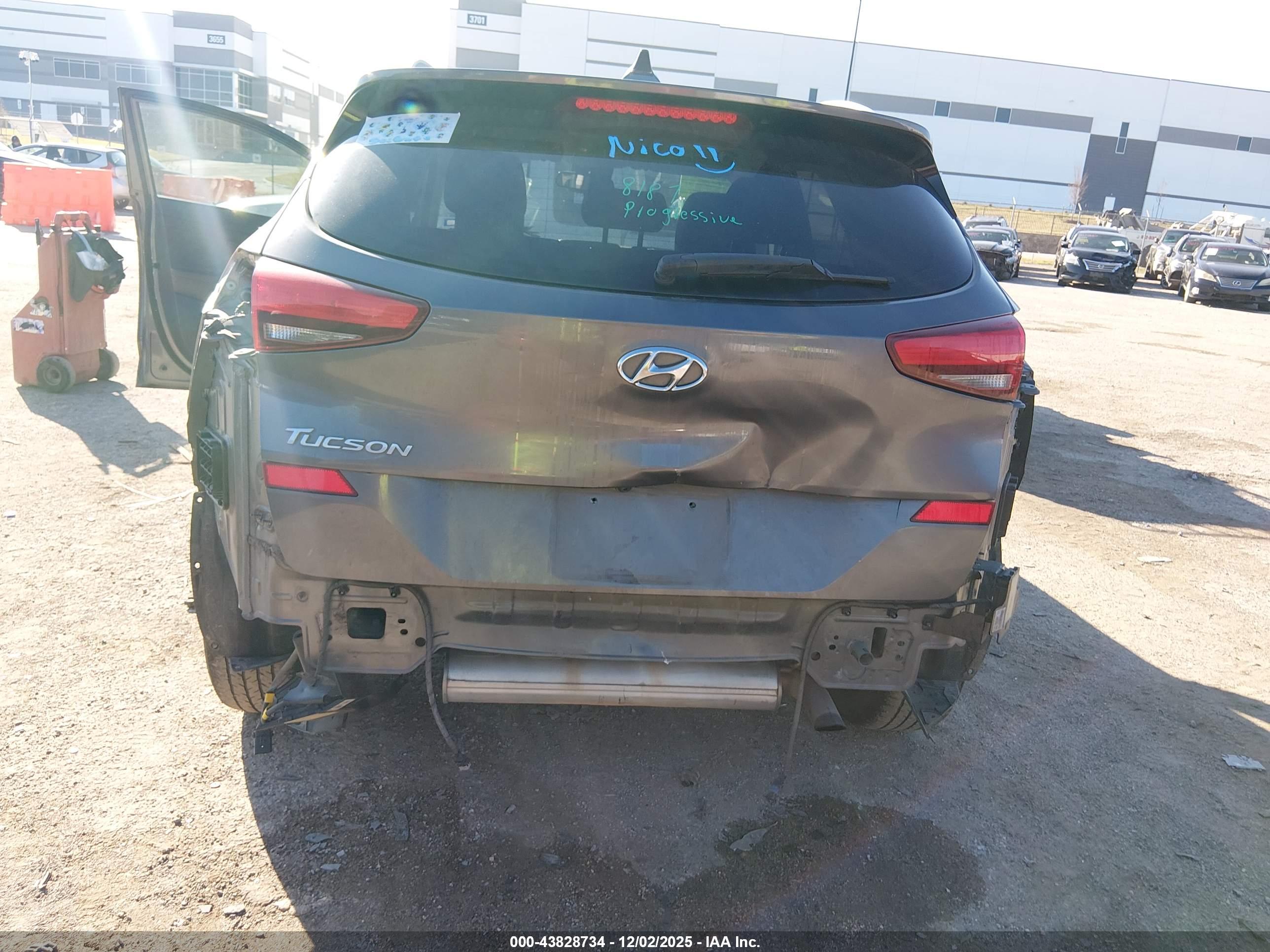 HYUNDAI TUCSON image 6