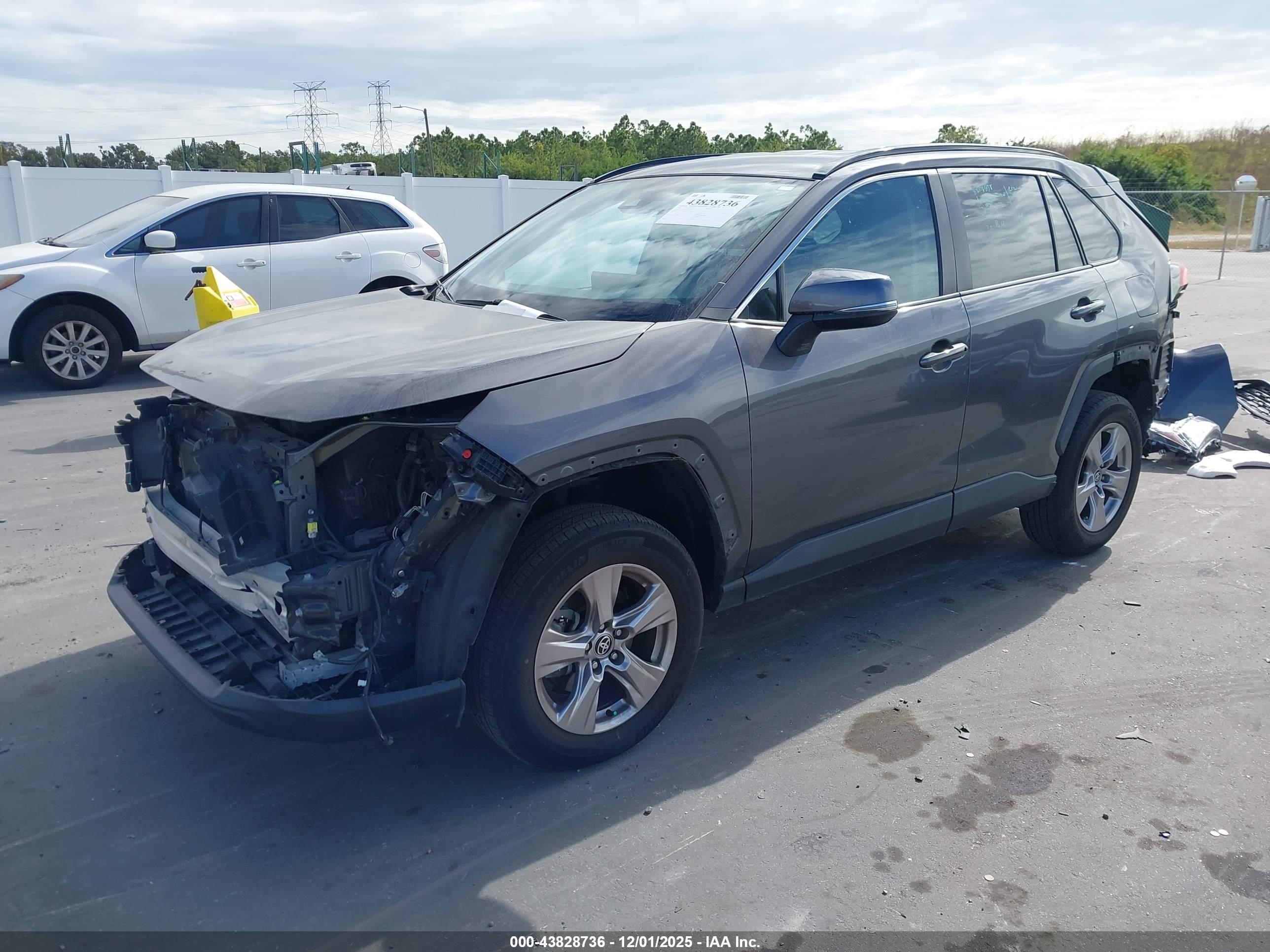 TOYOTA RAV4 image 2