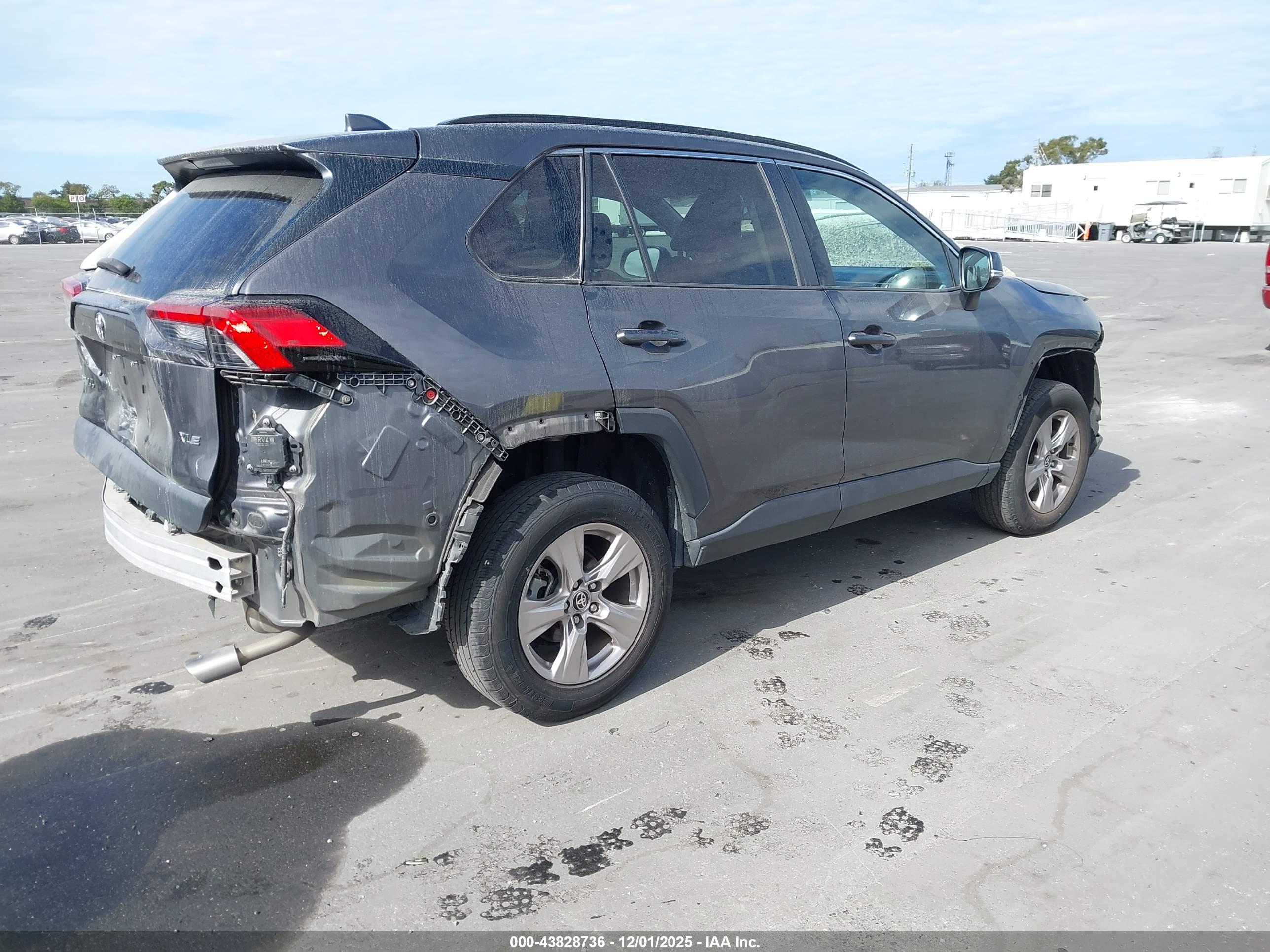TOYOTA RAV4 image 4