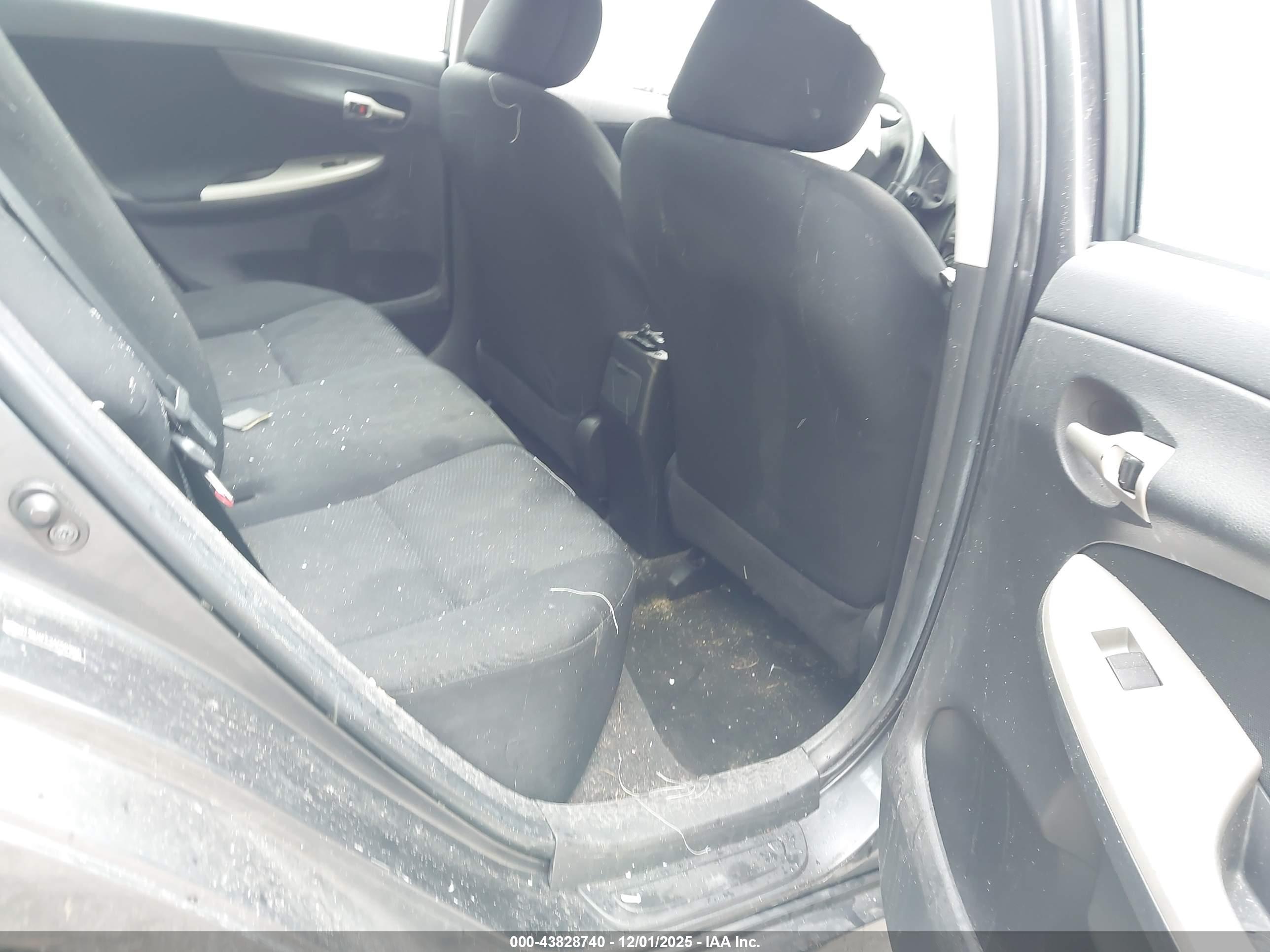 TOYOTA COROLLA image 8