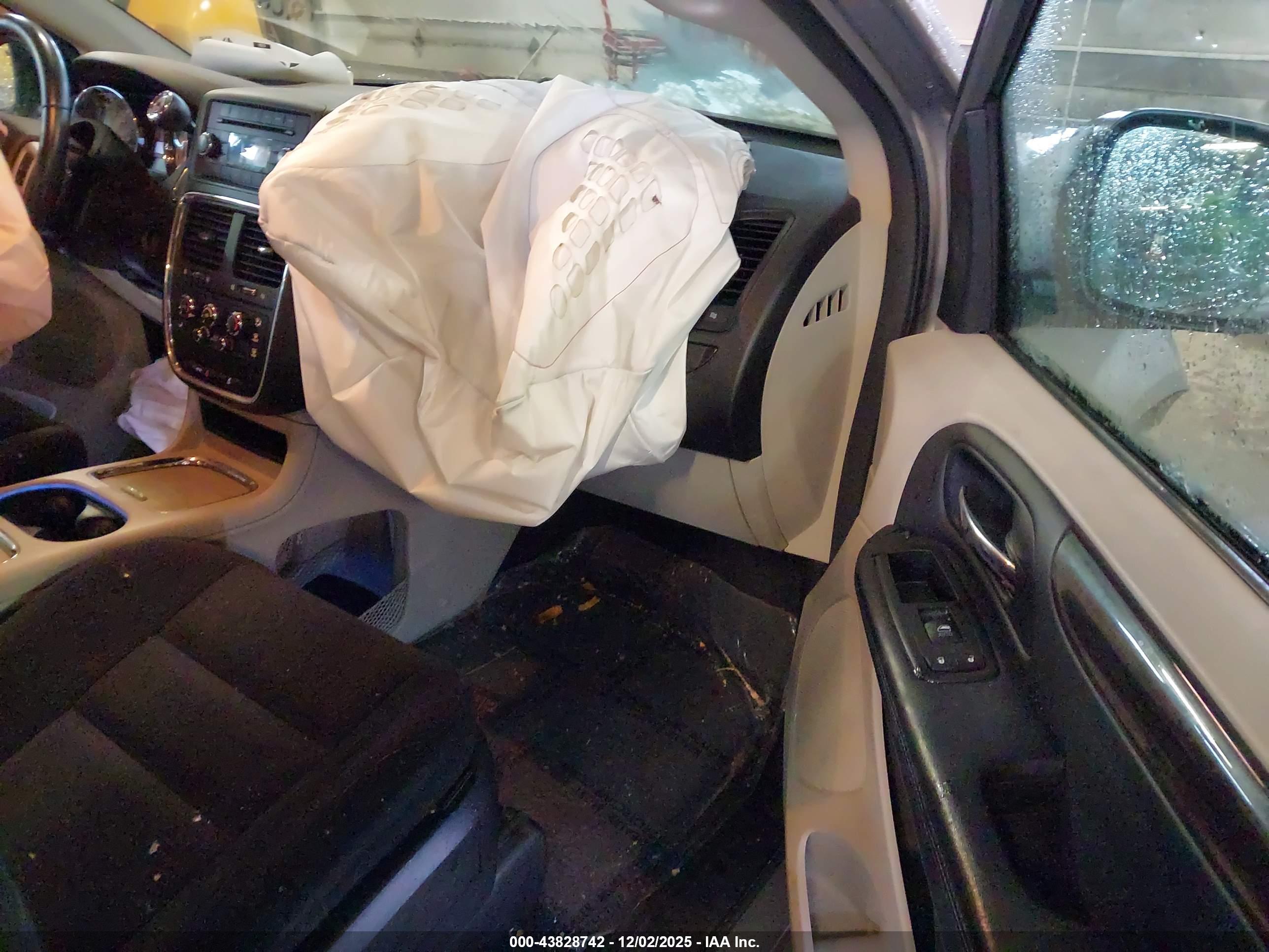 DODGE GRAND image 5