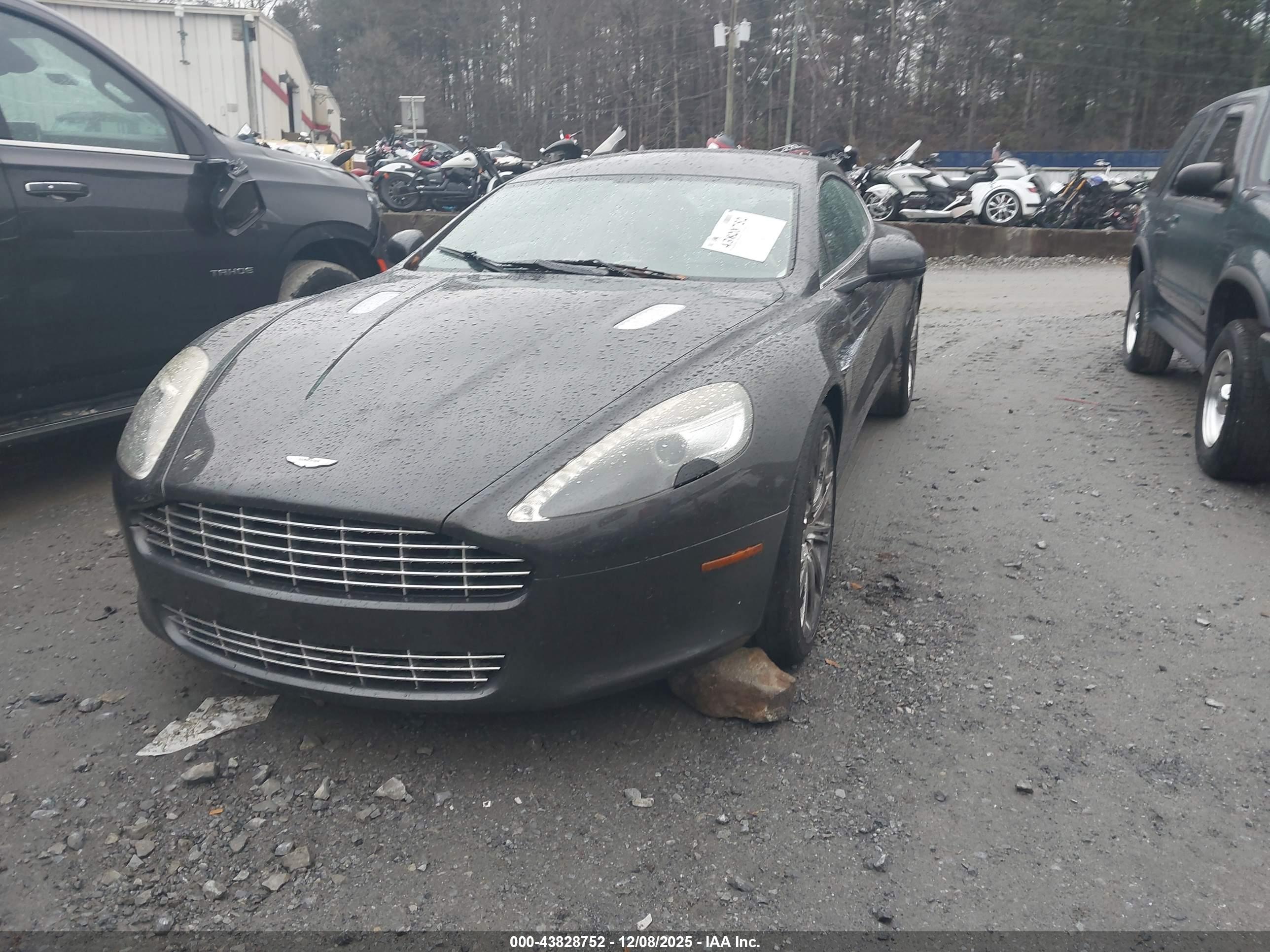 ASTON MARTIN image 2