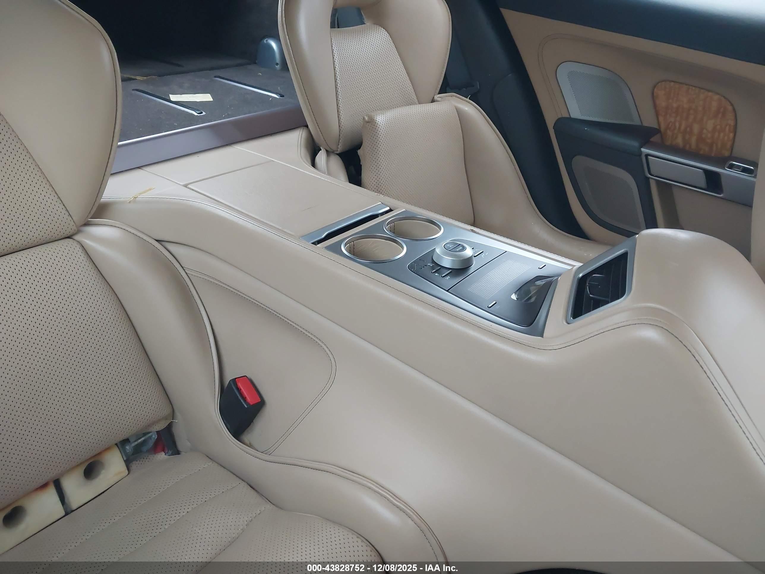 ASTON MARTIN image 8