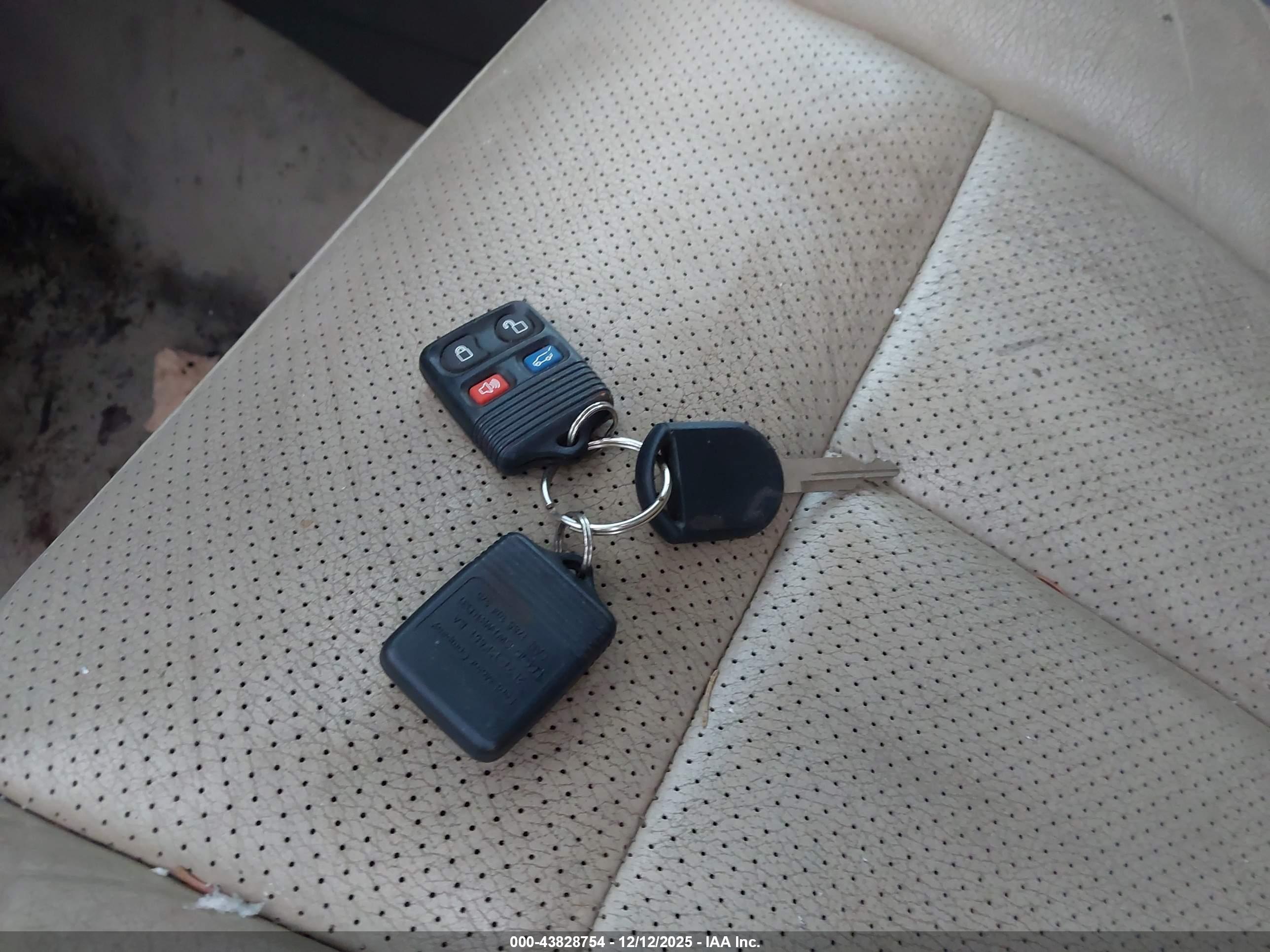 FORD EXPEDITION image 11