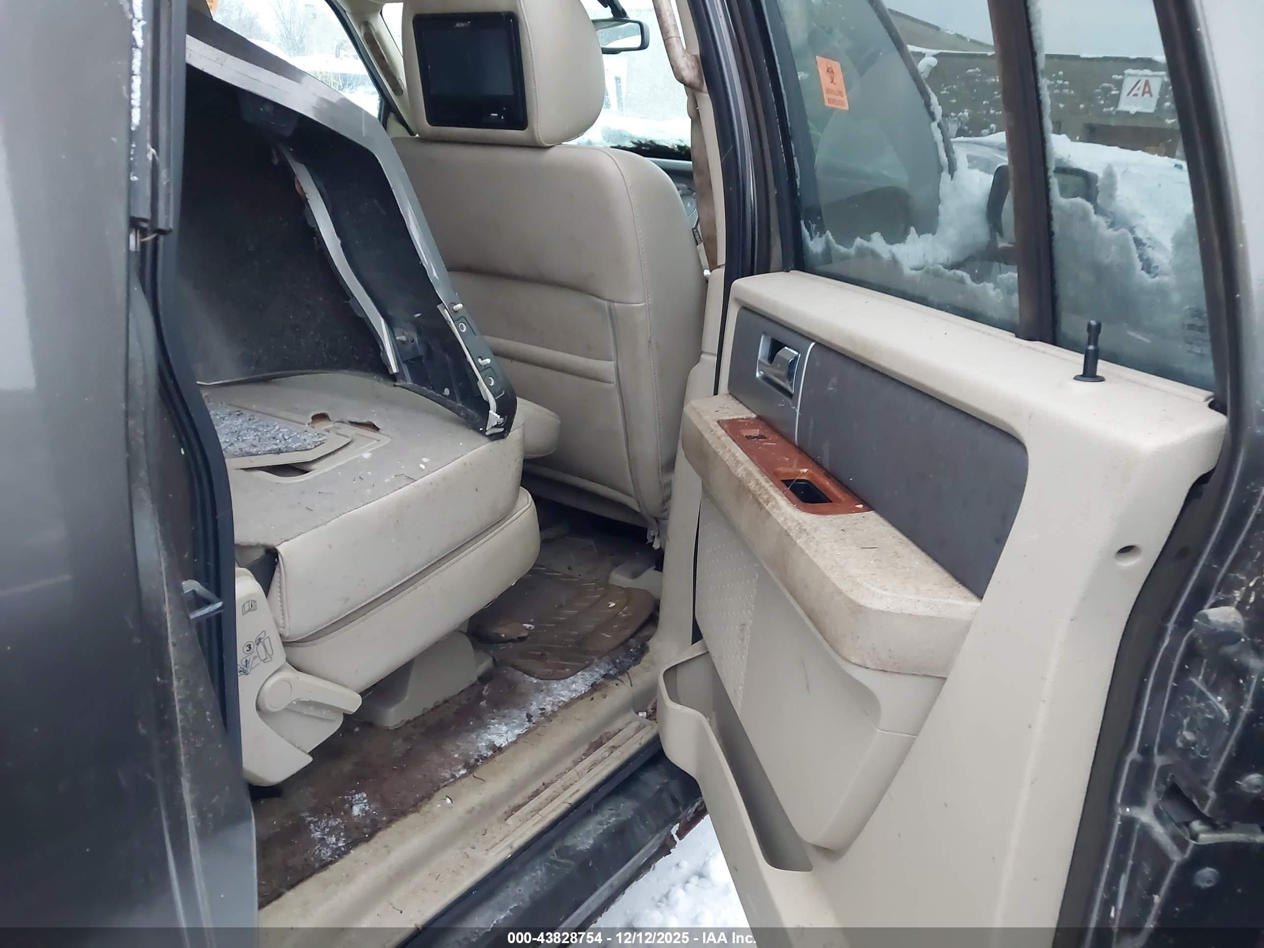 FORD EXPEDITION image 8
