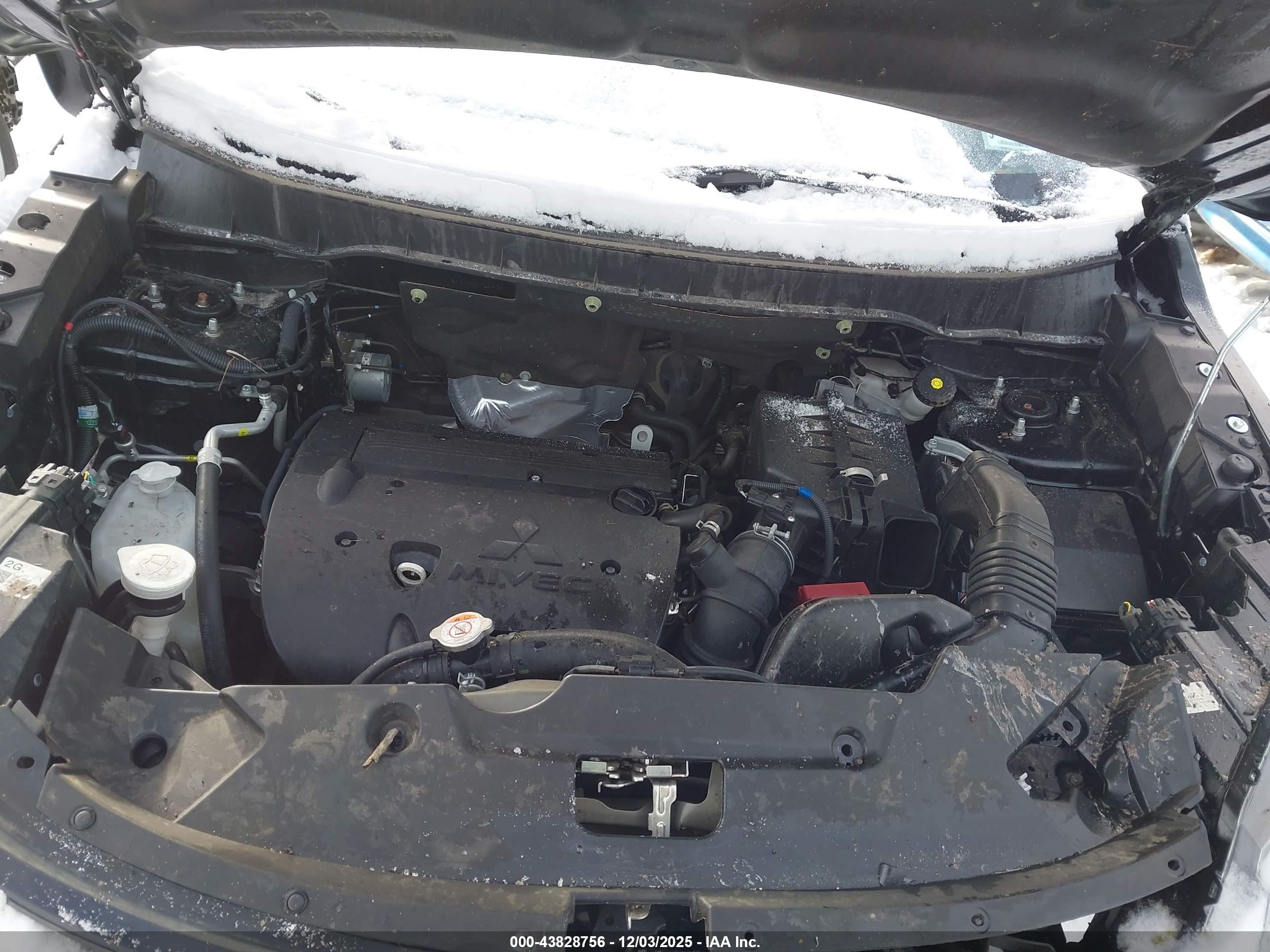 MITSUBISHI OUTLANDER image 10