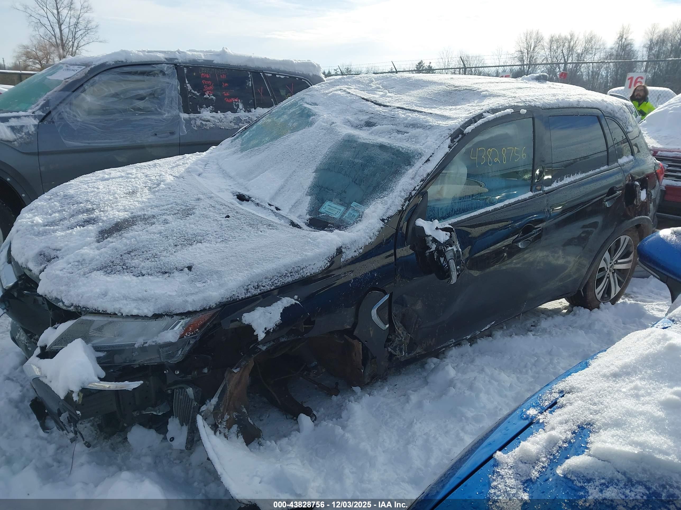 MITSUBISHI OUTLANDER image 2