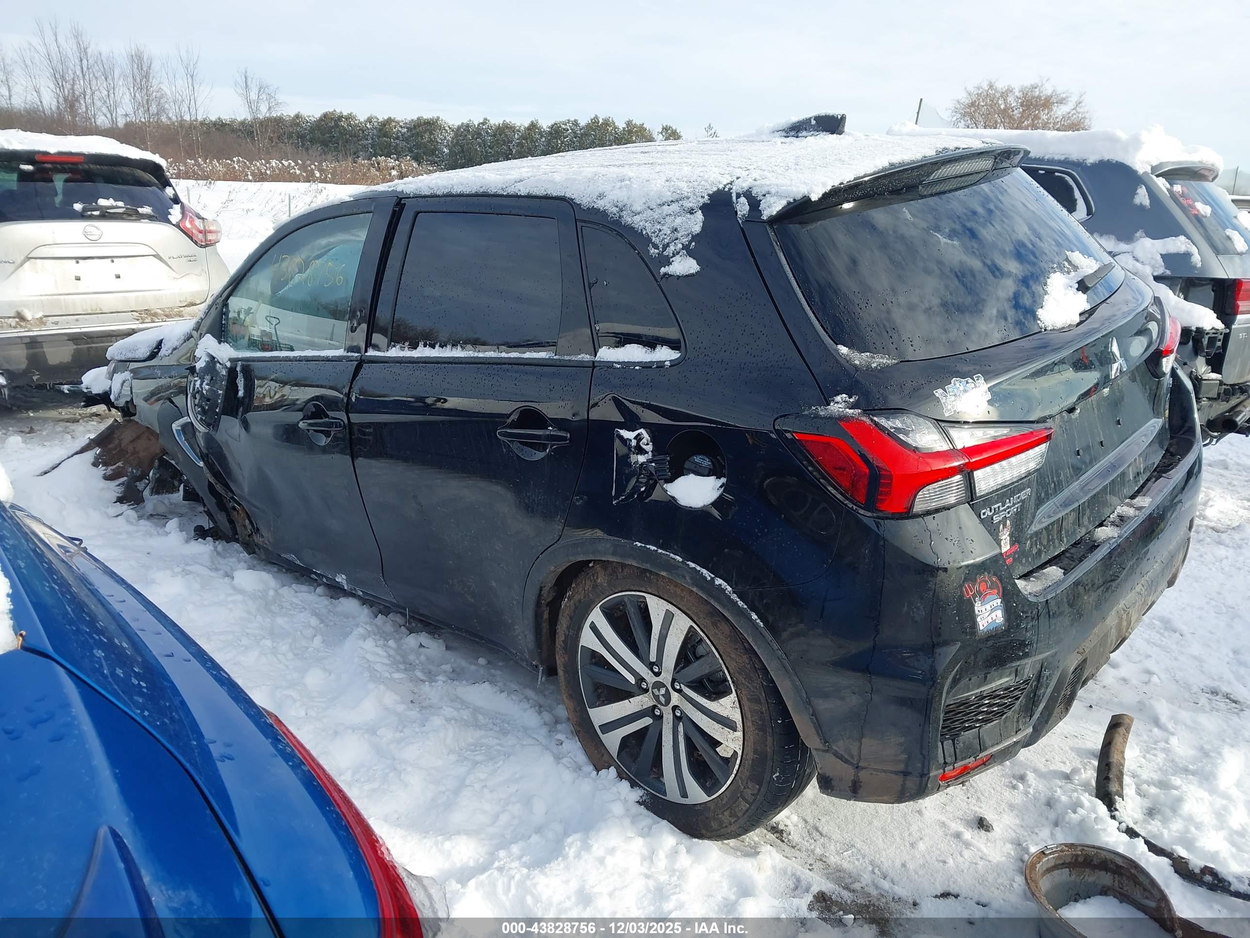 MITSUBISHI OUTLANDER image 3