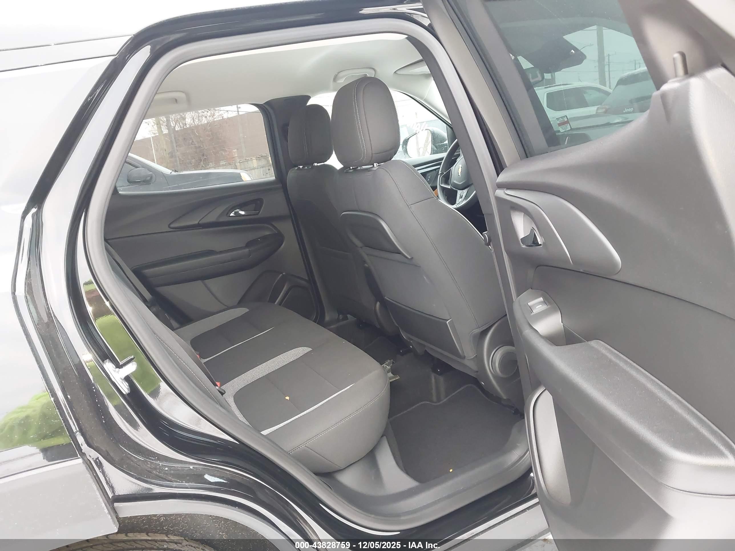 CHEVROLET TRAILBLAZER image 8