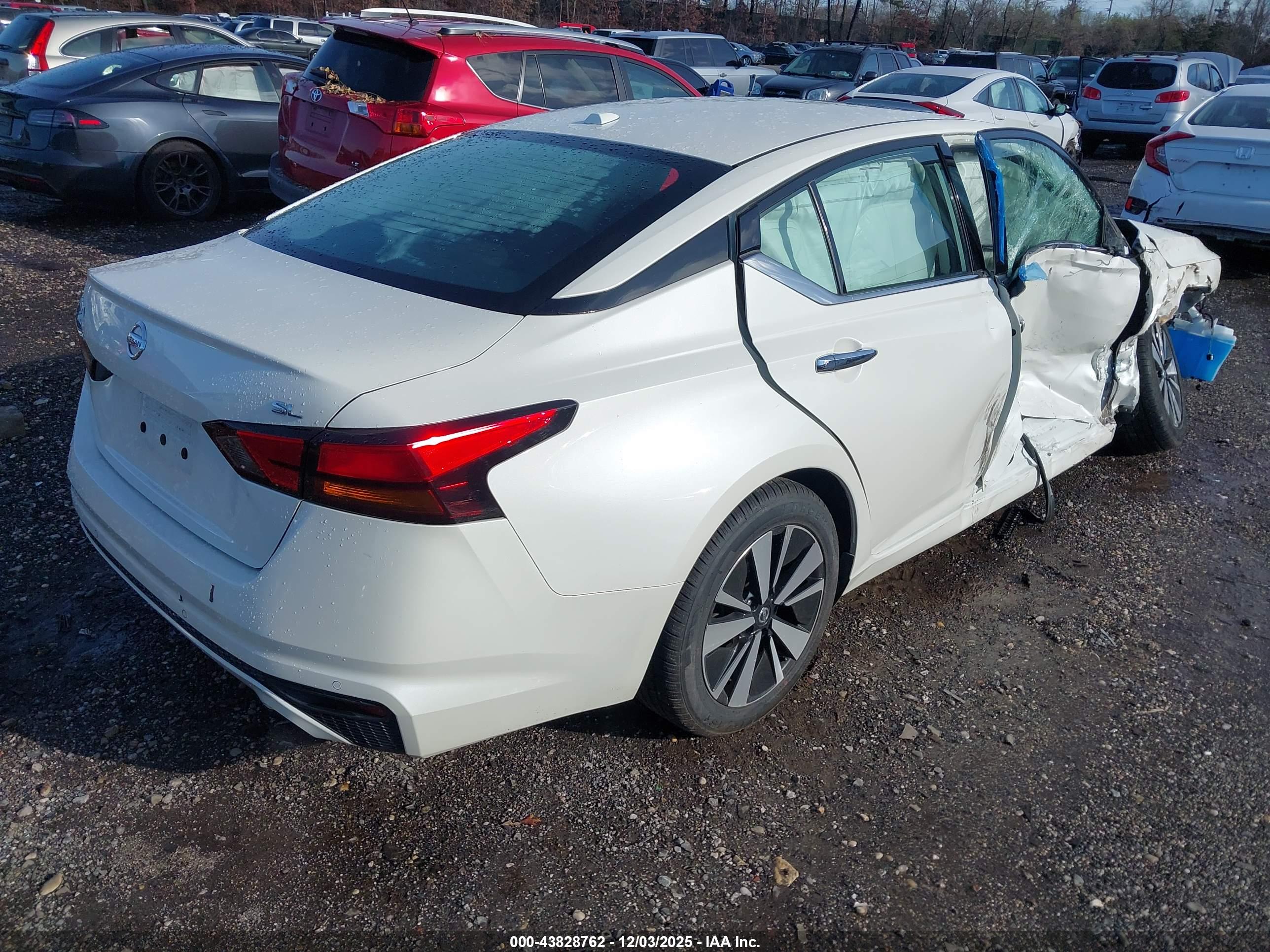 NISSAN ALTIMA image 4