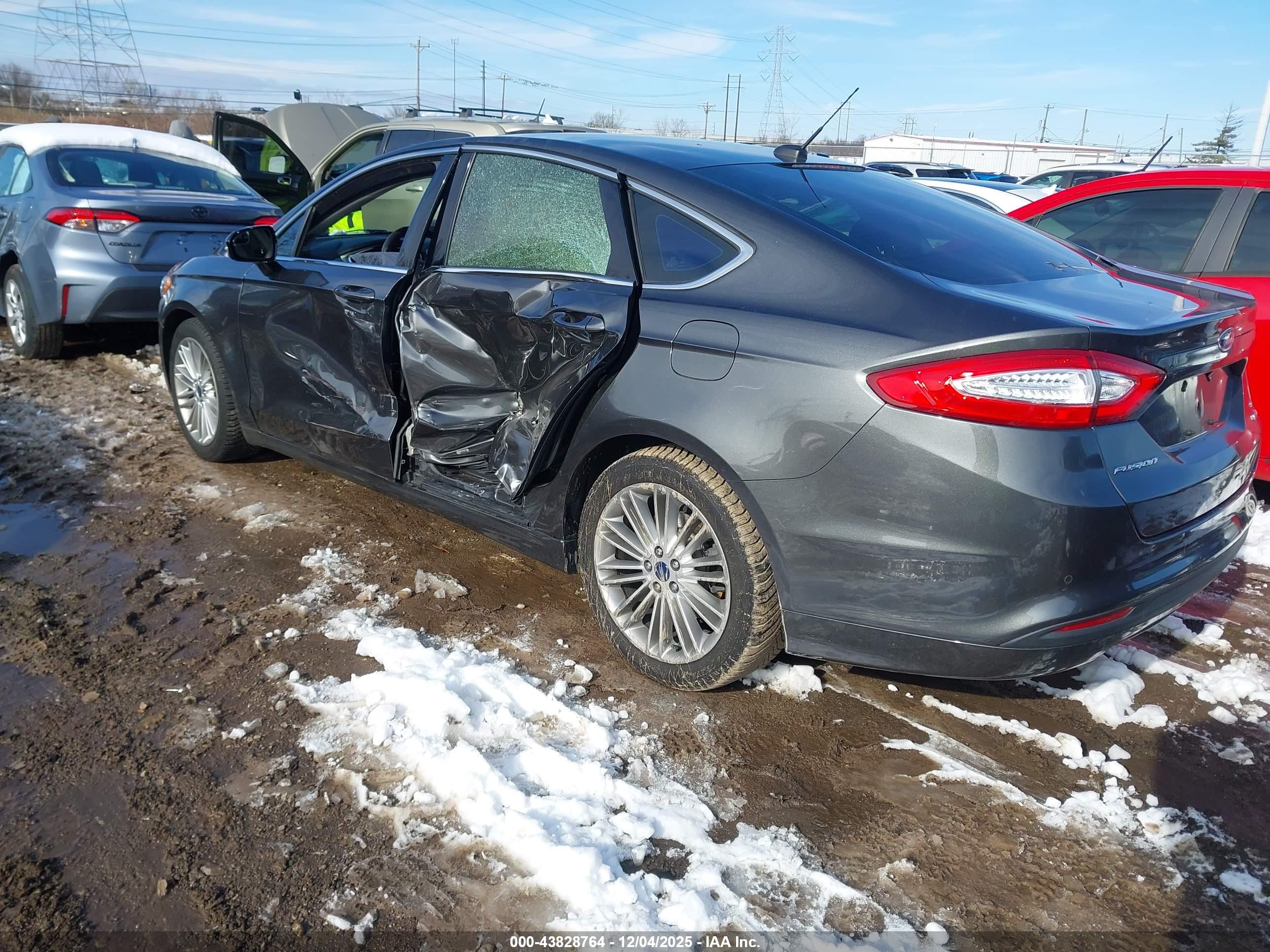 FORD FUSION image 3