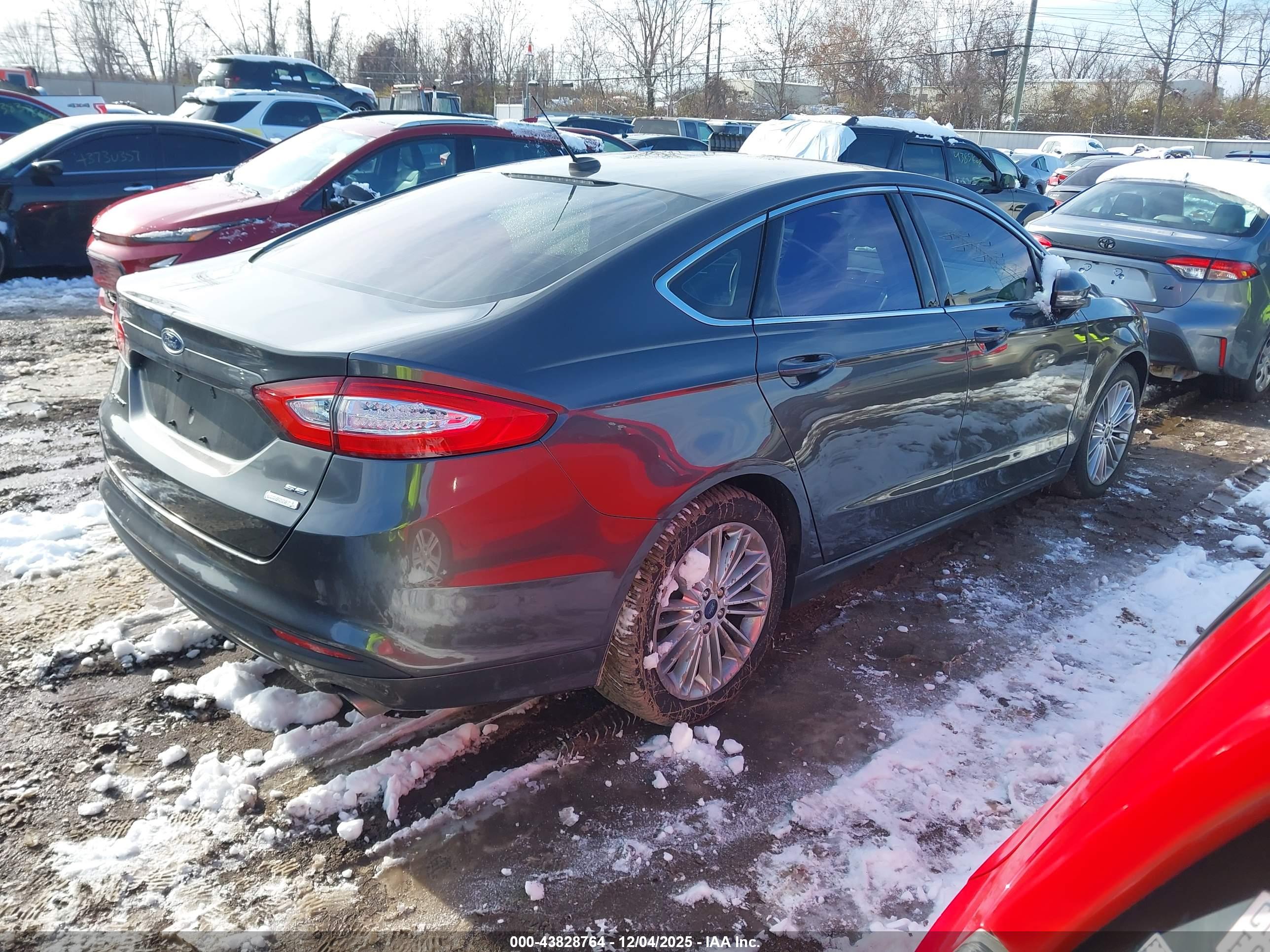 FORD FUSION image 4