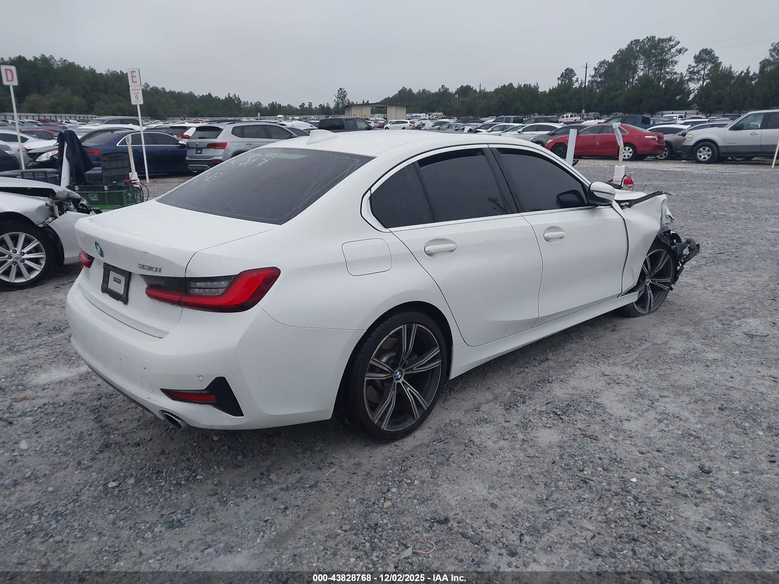 BMW 330I image 4