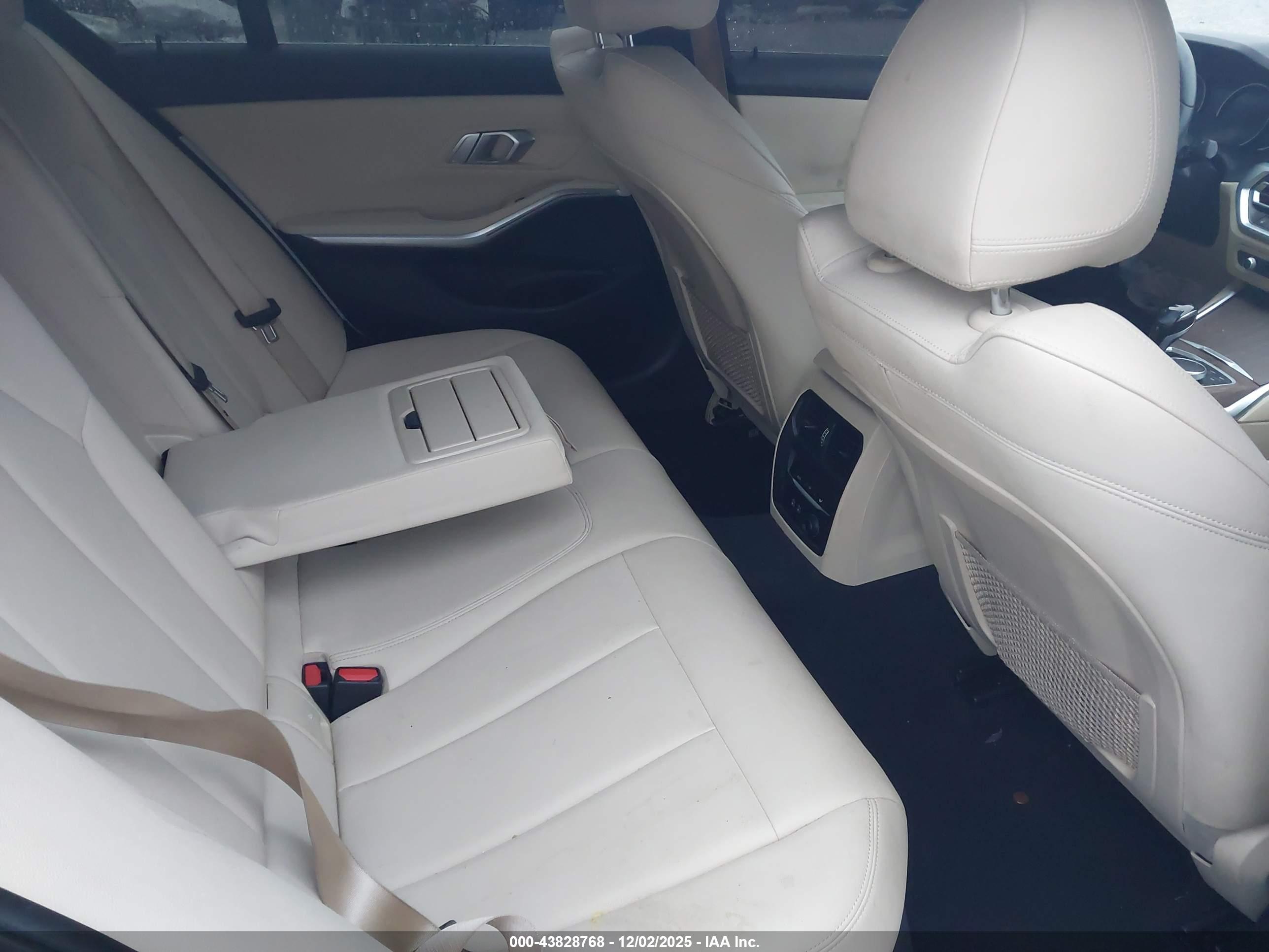 BMW 330I image 8