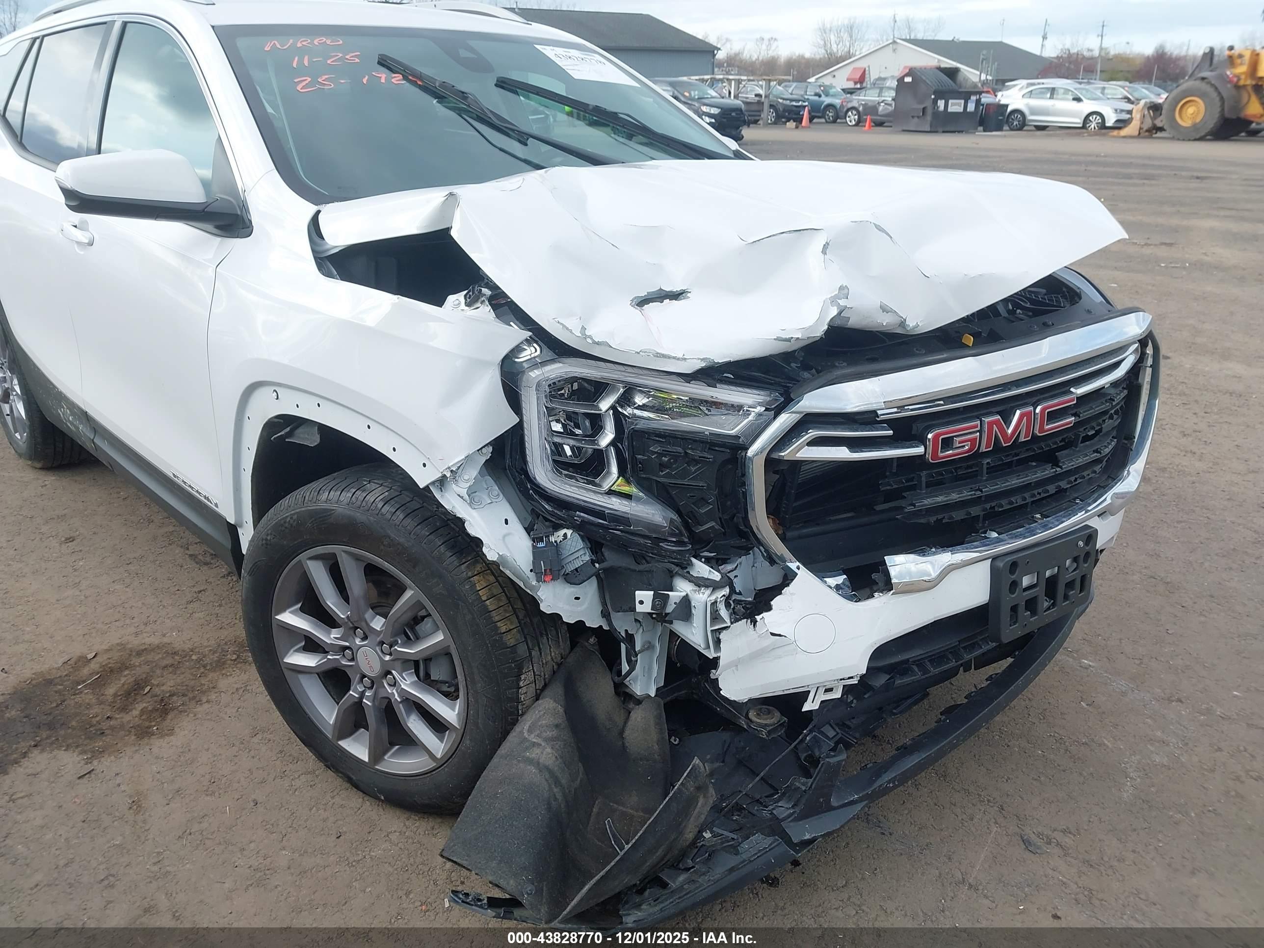 GMC TERRAIN image 6