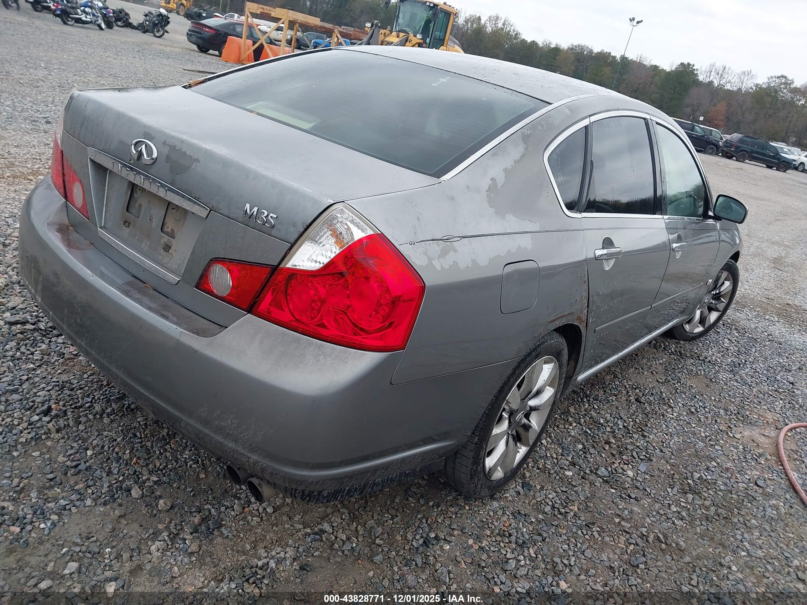 INFINITI M35 image 4