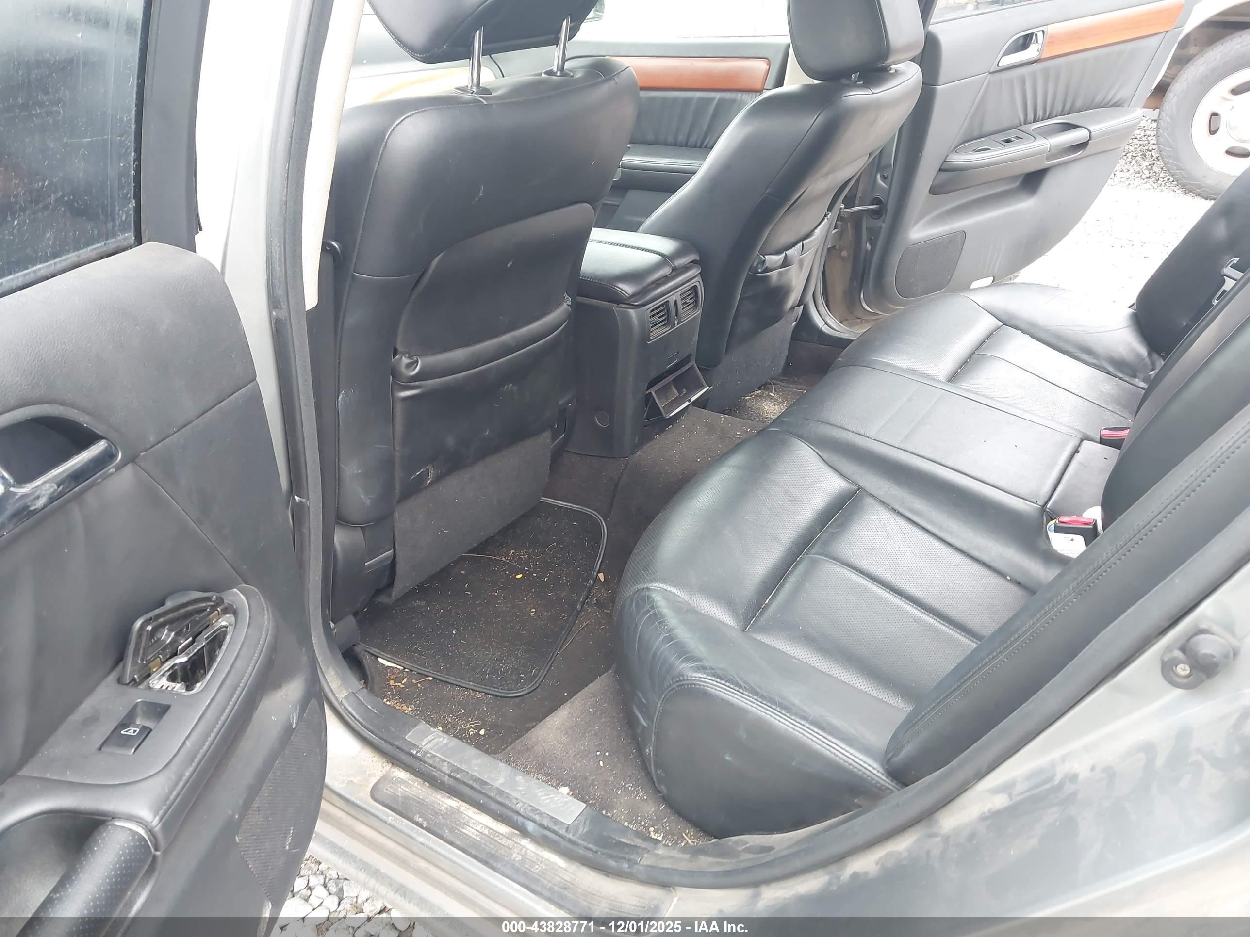 INFINITI M35 image 8