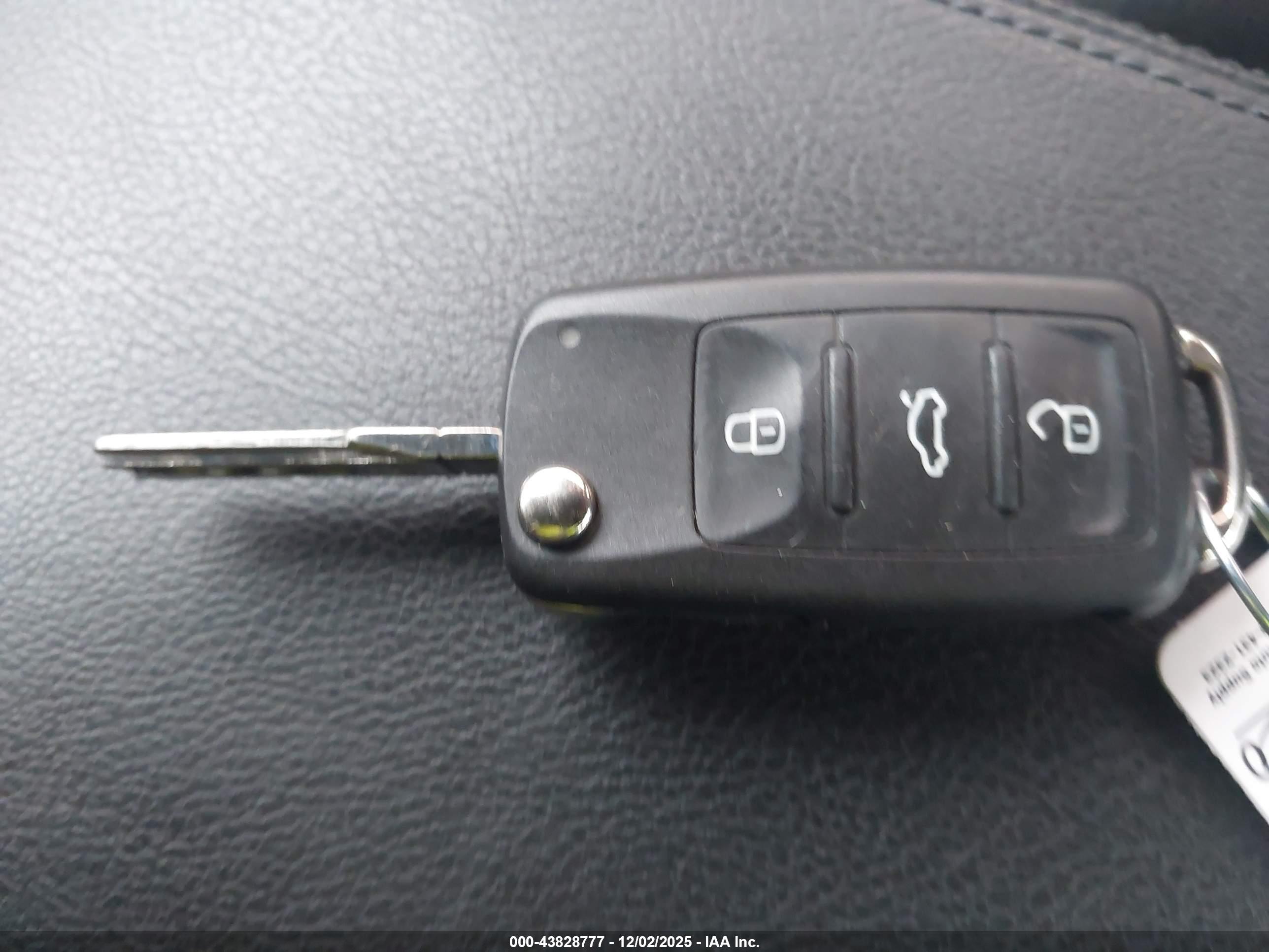 VOLKSWAGEN PASSAT image 11