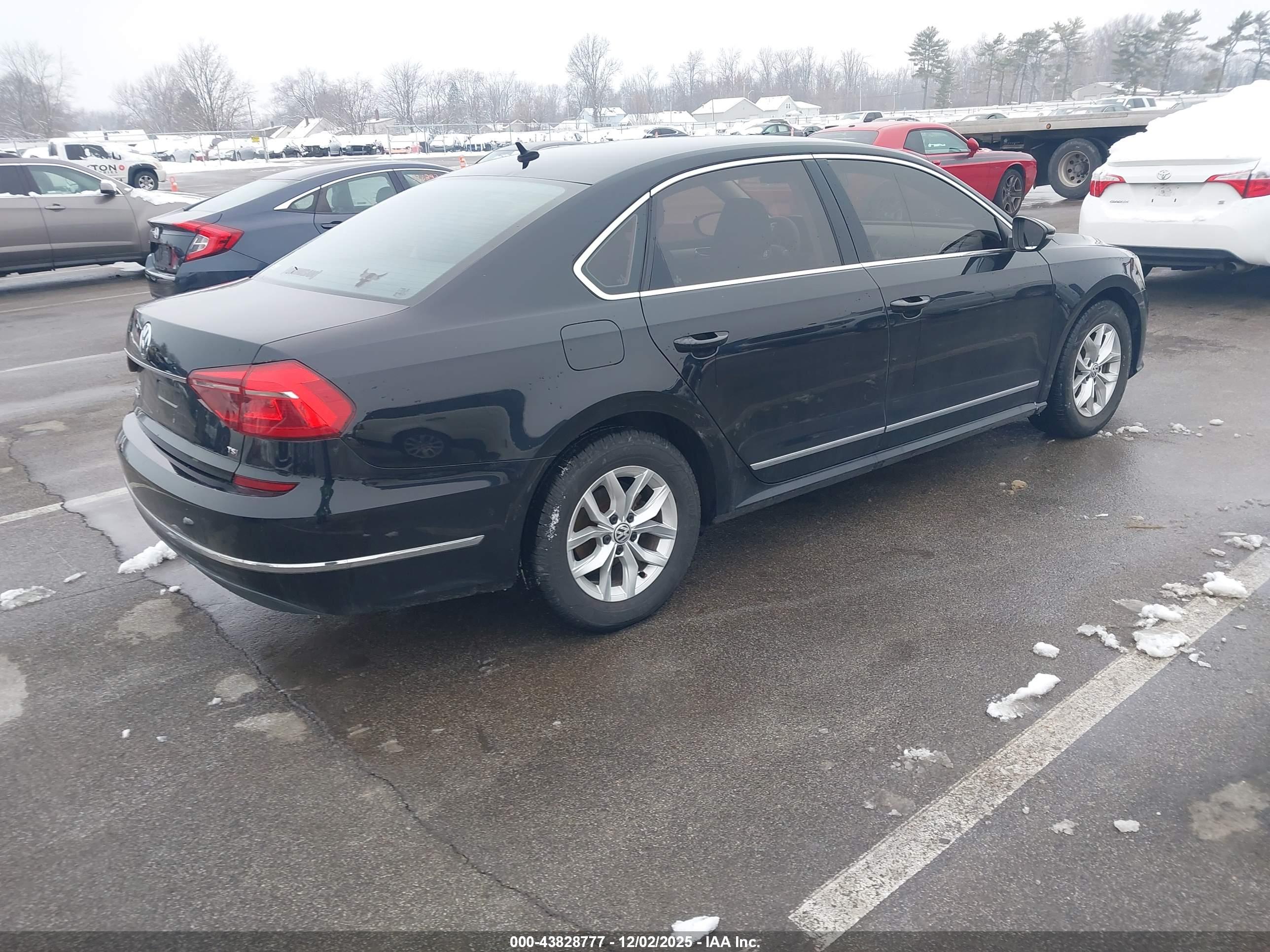 VOLKSWAGEN PASSAT image 4