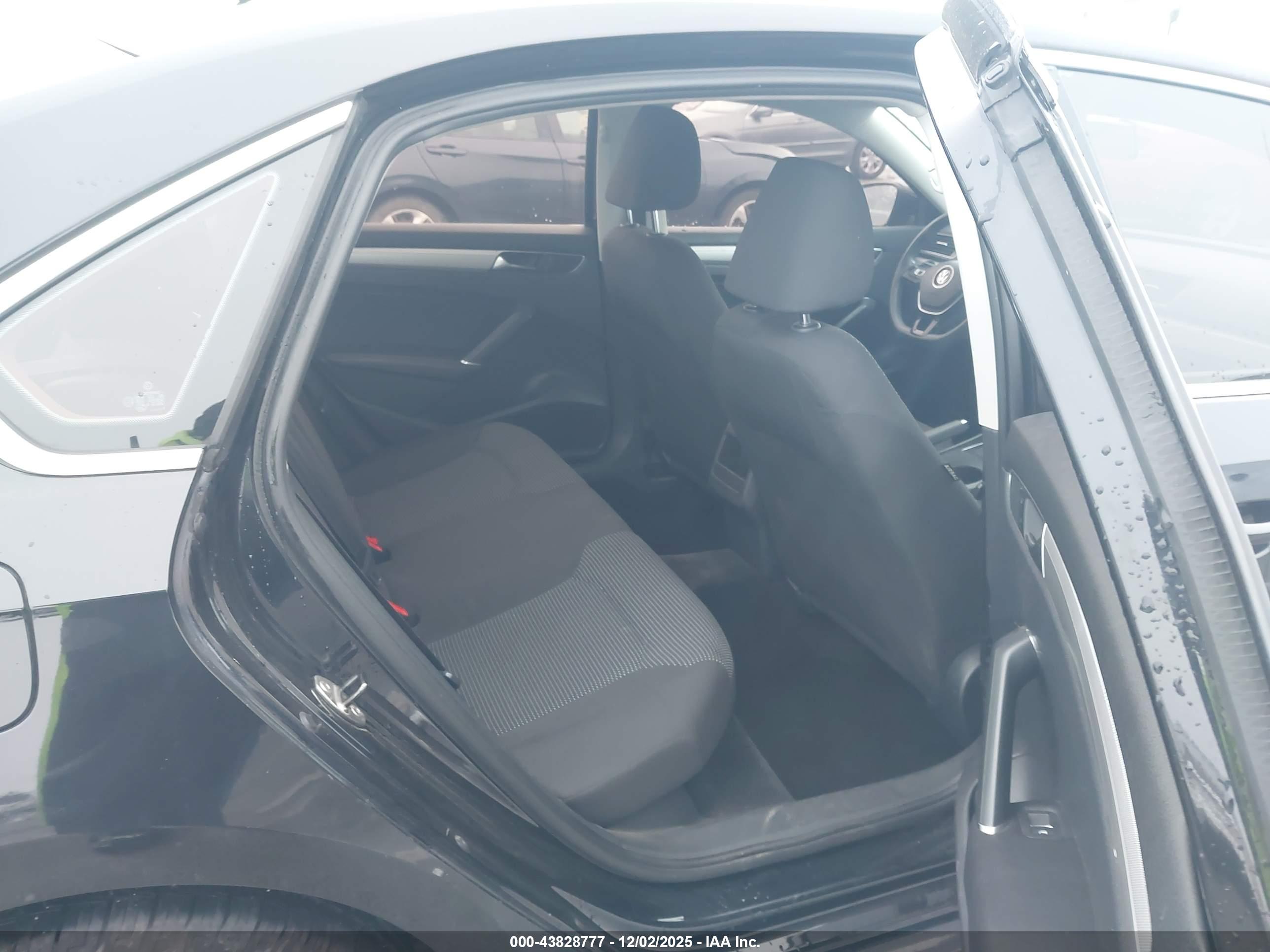 VOLKSWAGEN PASSAT image 8