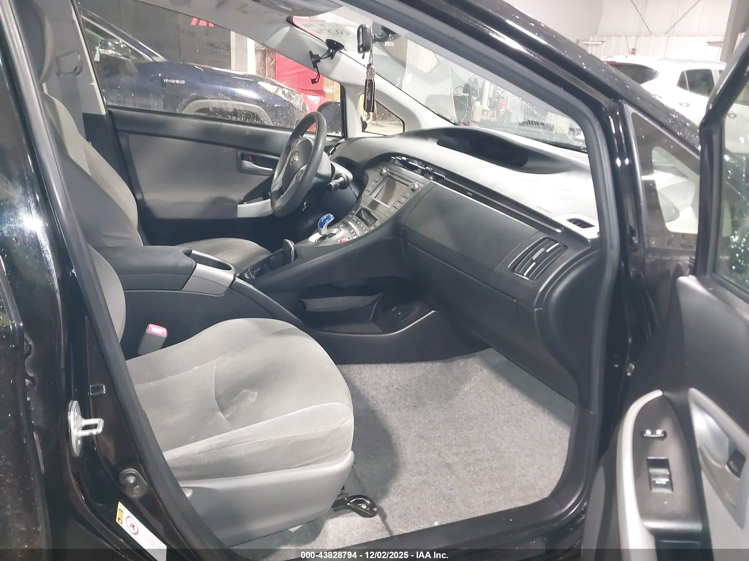 TOYOTA PRIUS image 5