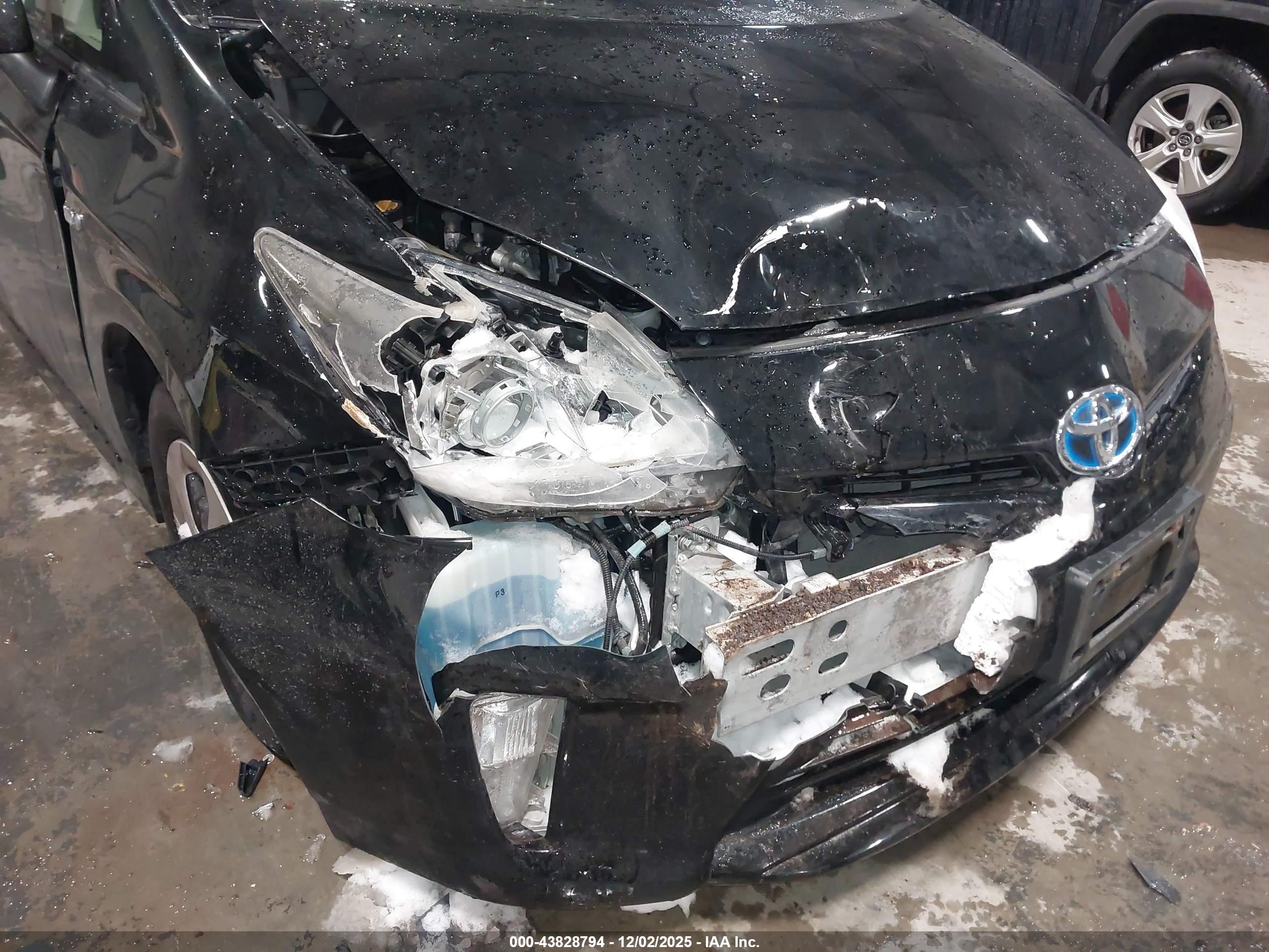TOYOTA PRIUS image 6