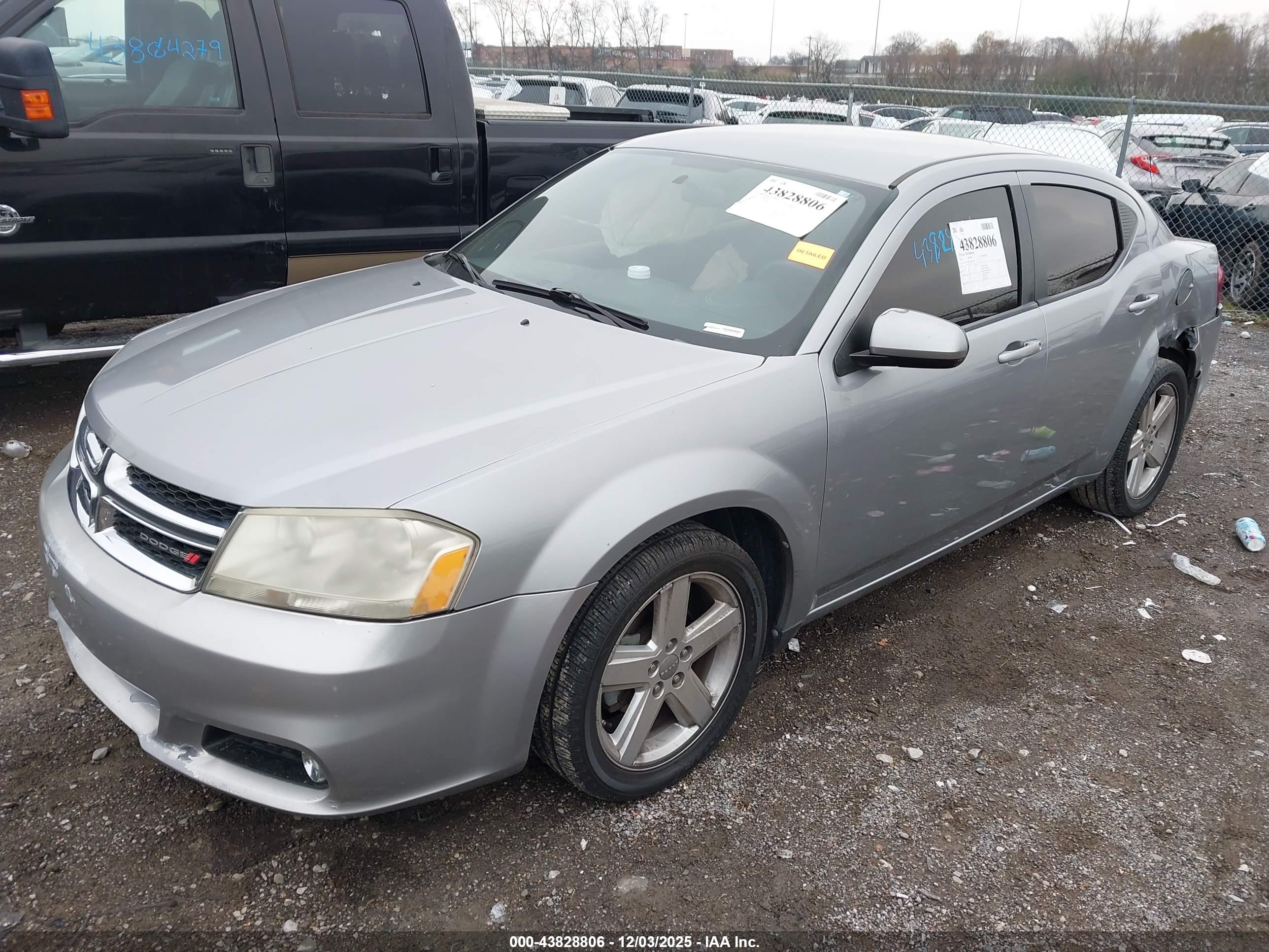 DODGE AVENGER image 2