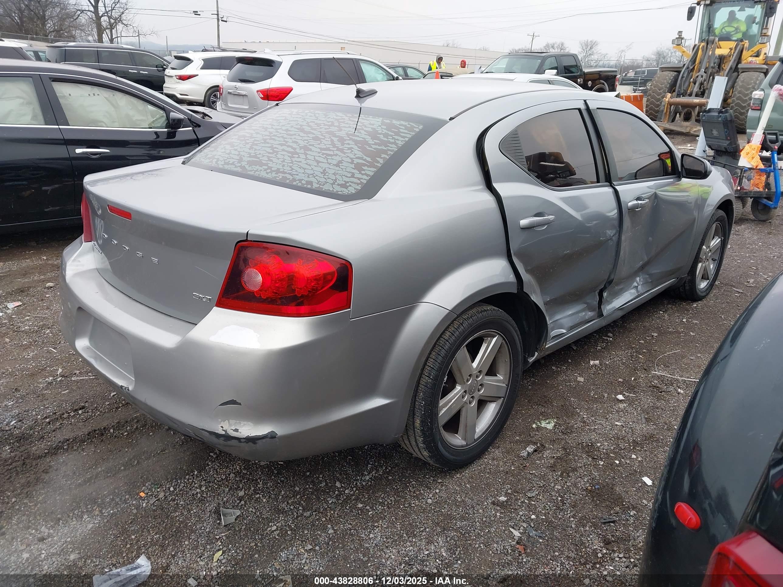 DODGE AVENGER image 4