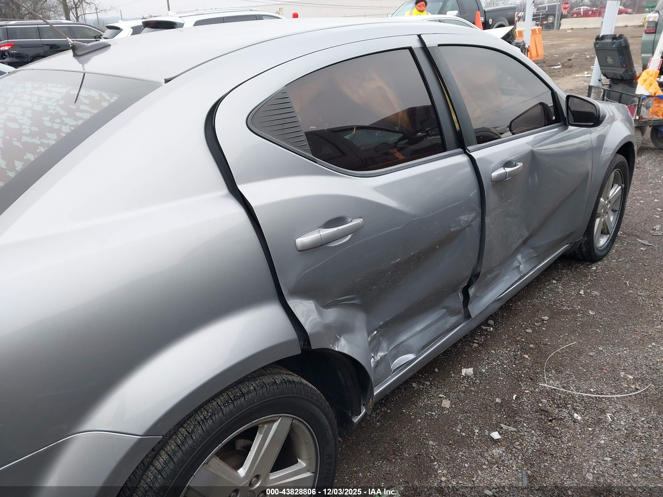 DODGE AVENGER image 6