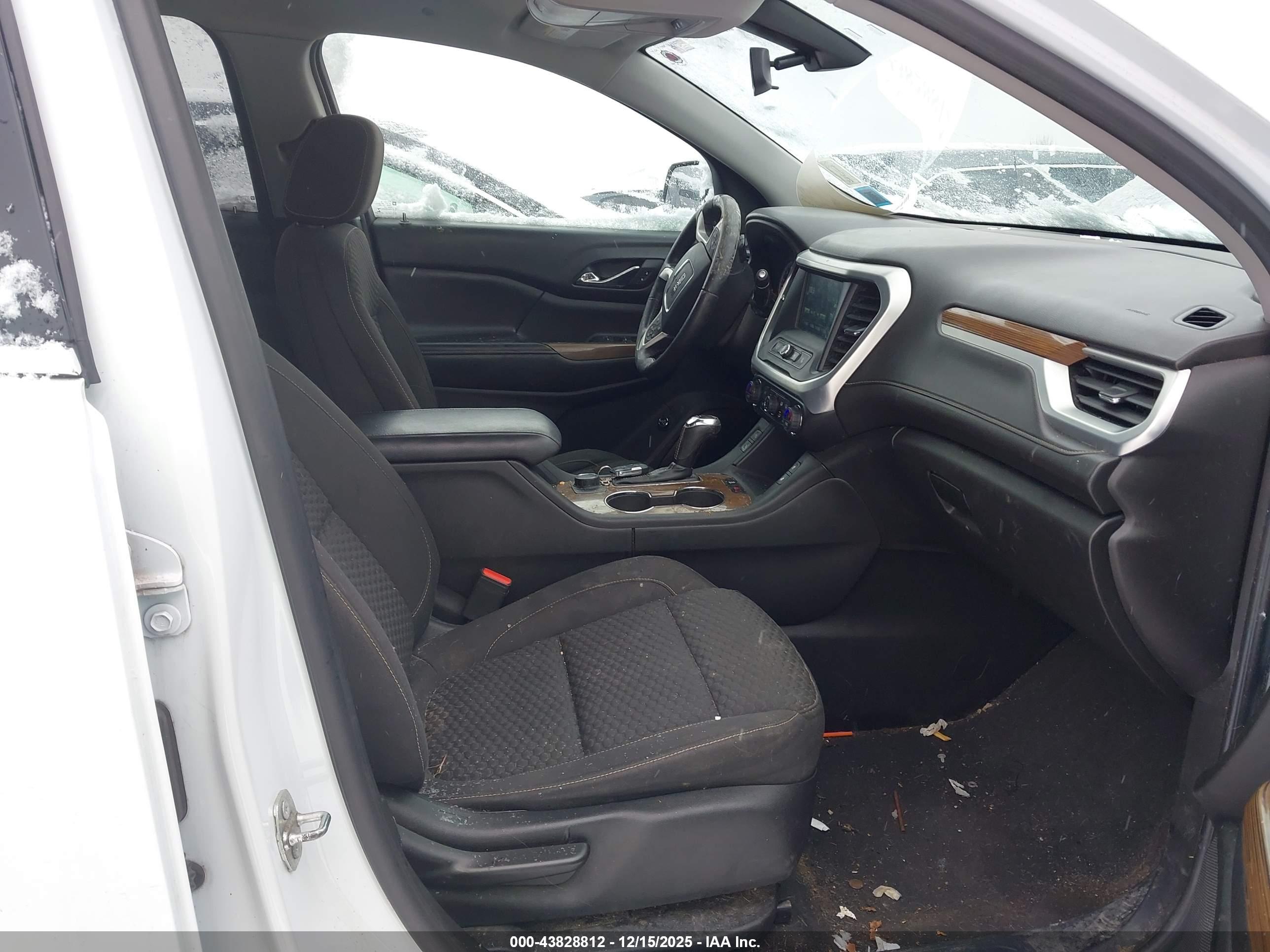 GMC ACADIA image 5