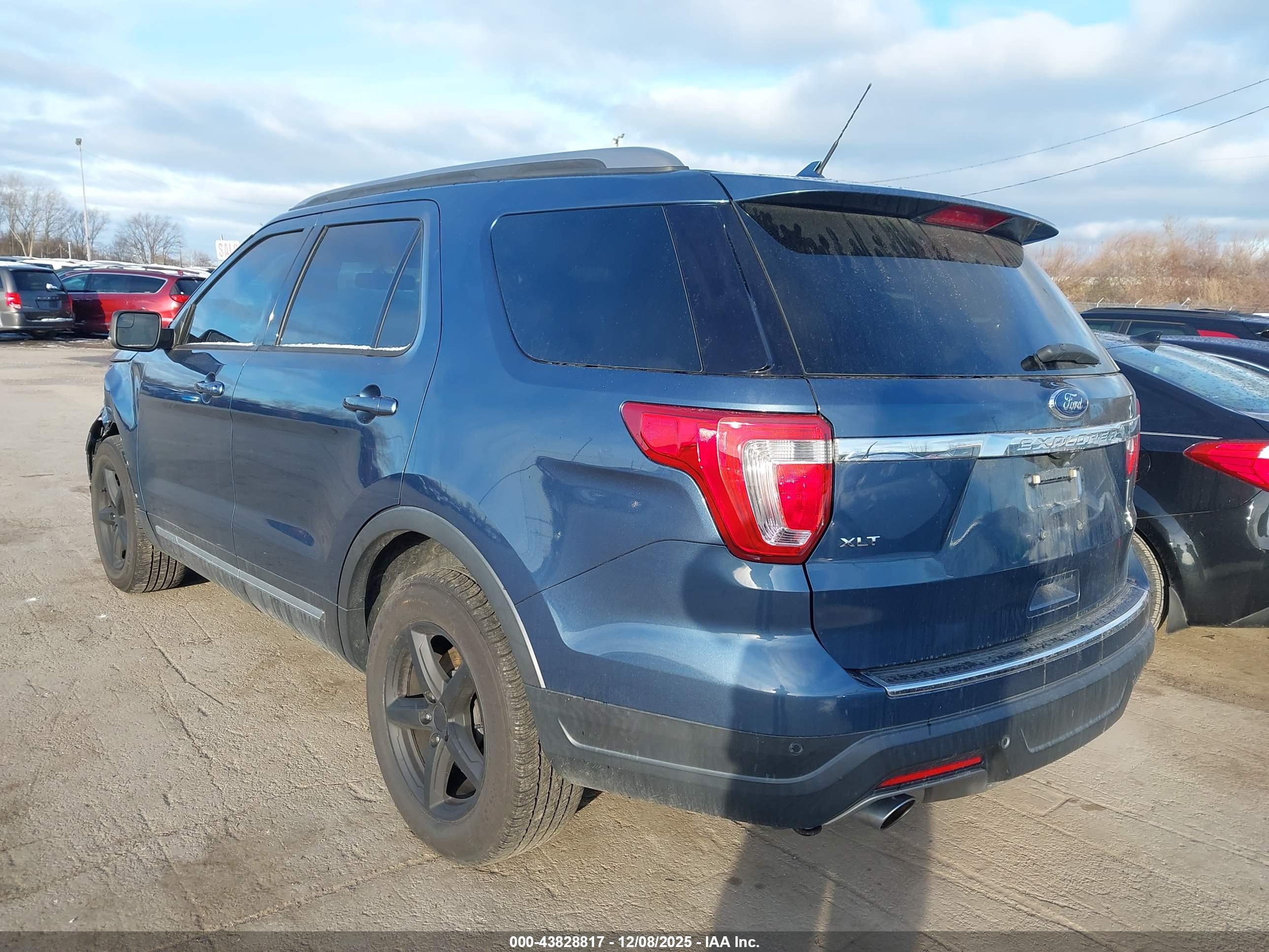 FORD EXPLORER image 3