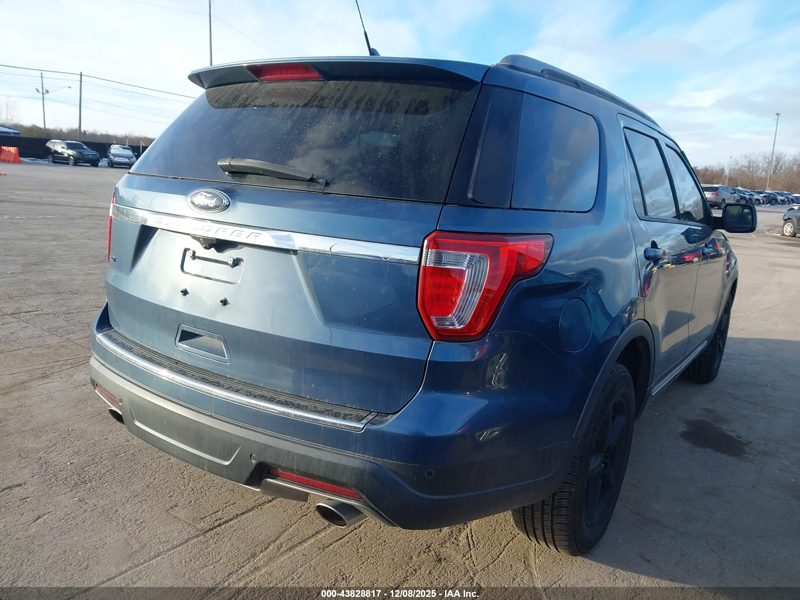FORD EXPLORER image 4