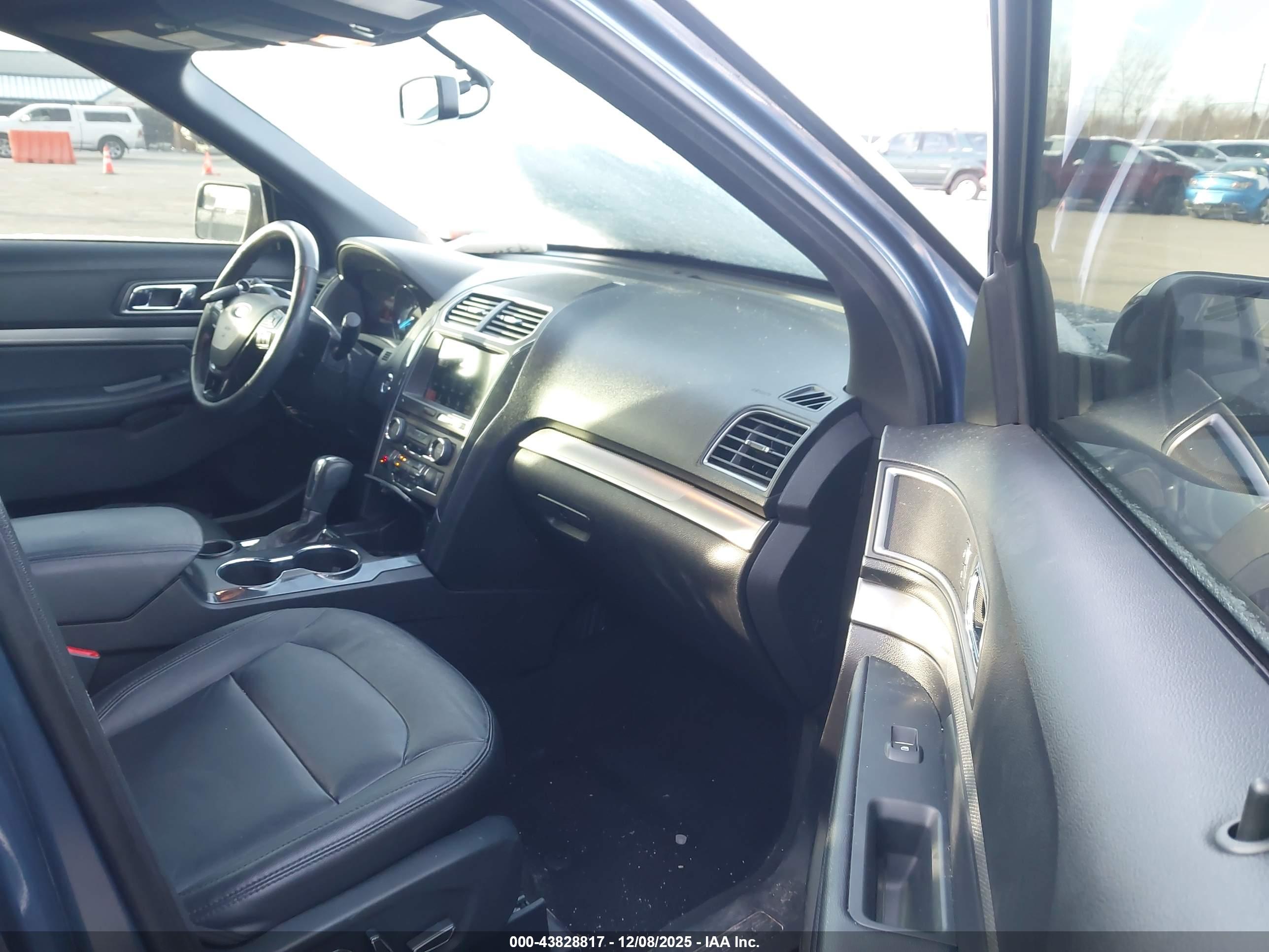 FORD EXPLORER image 5