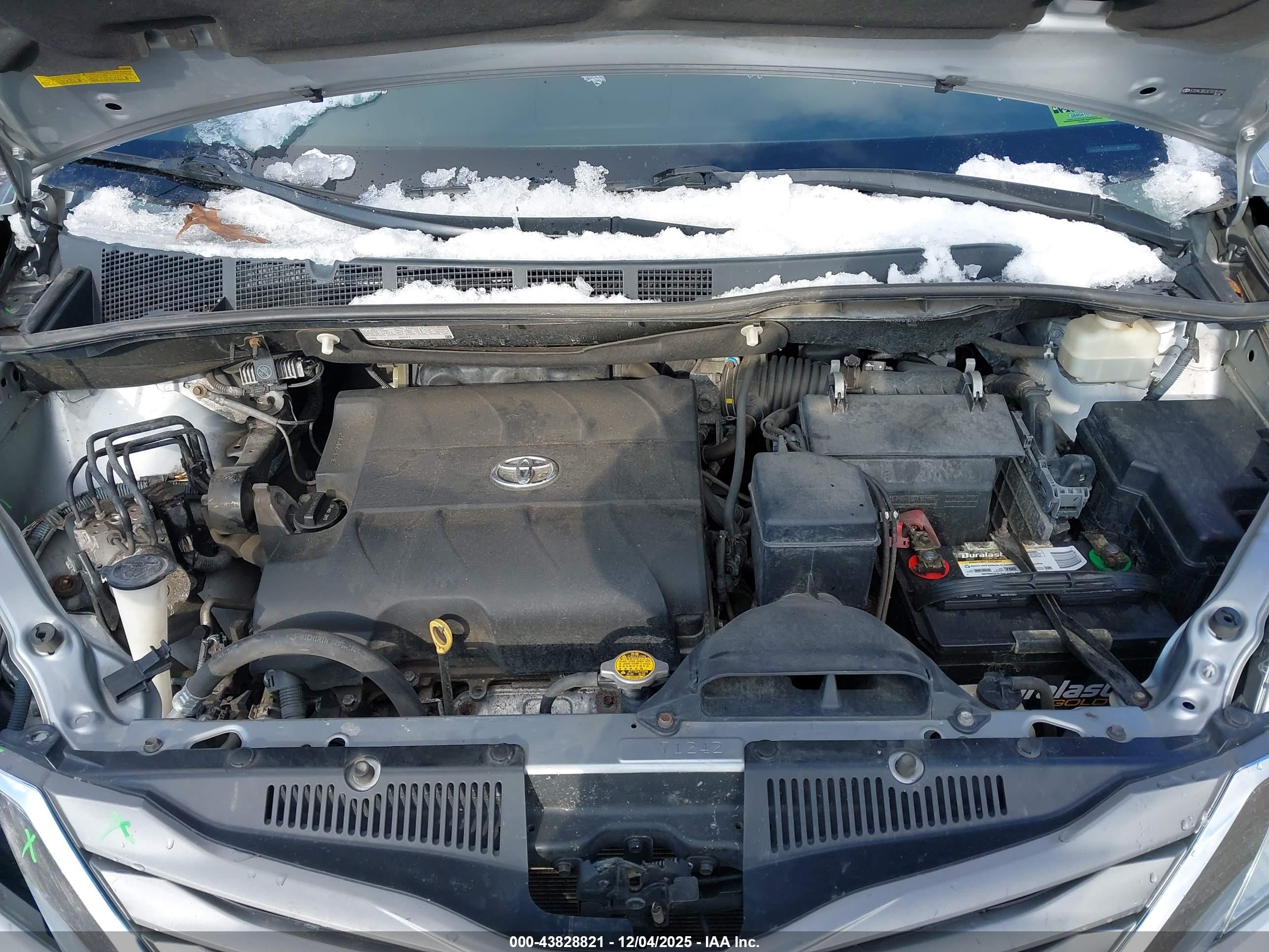 TOYOTA SIENNA image 10
