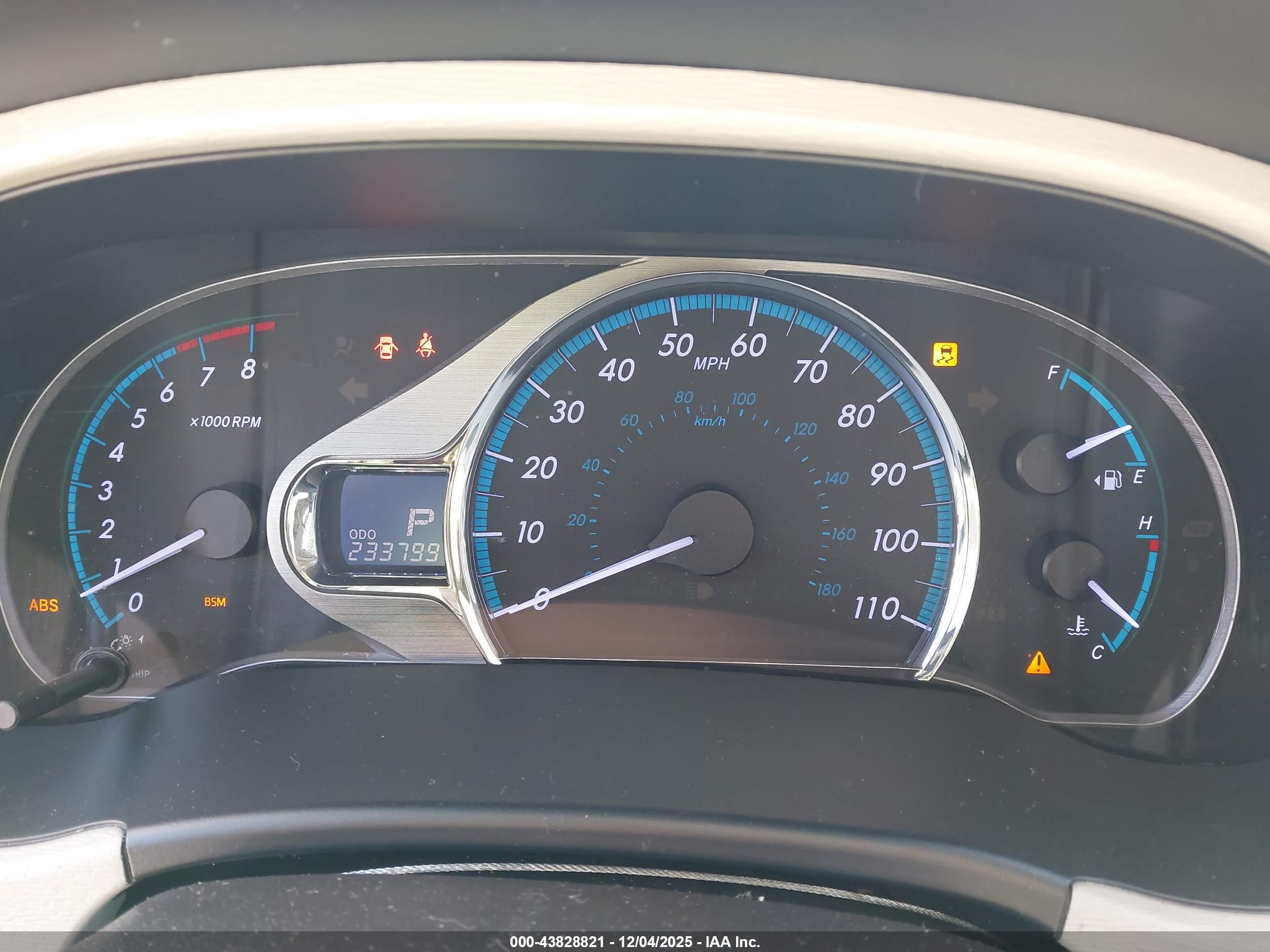 TOYOTA SIENNA image 7