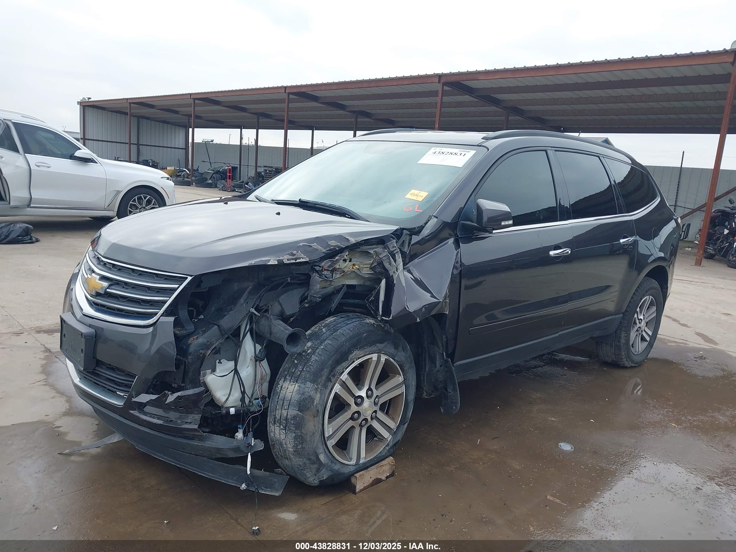 CHEVROLET TRAVERSE image 2