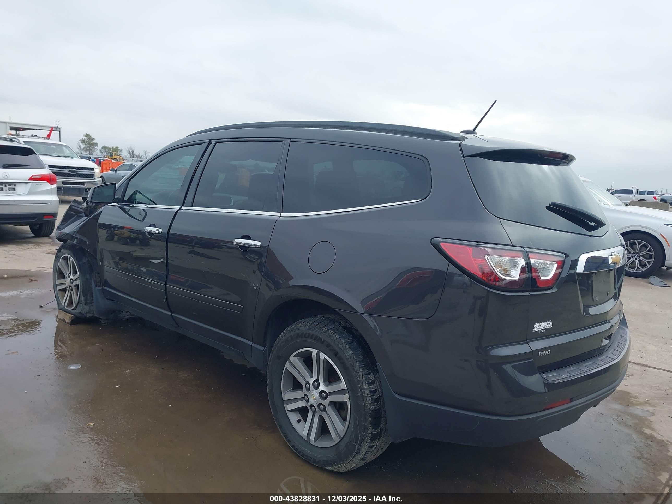 CHEVROLET TRAVERSE image 3